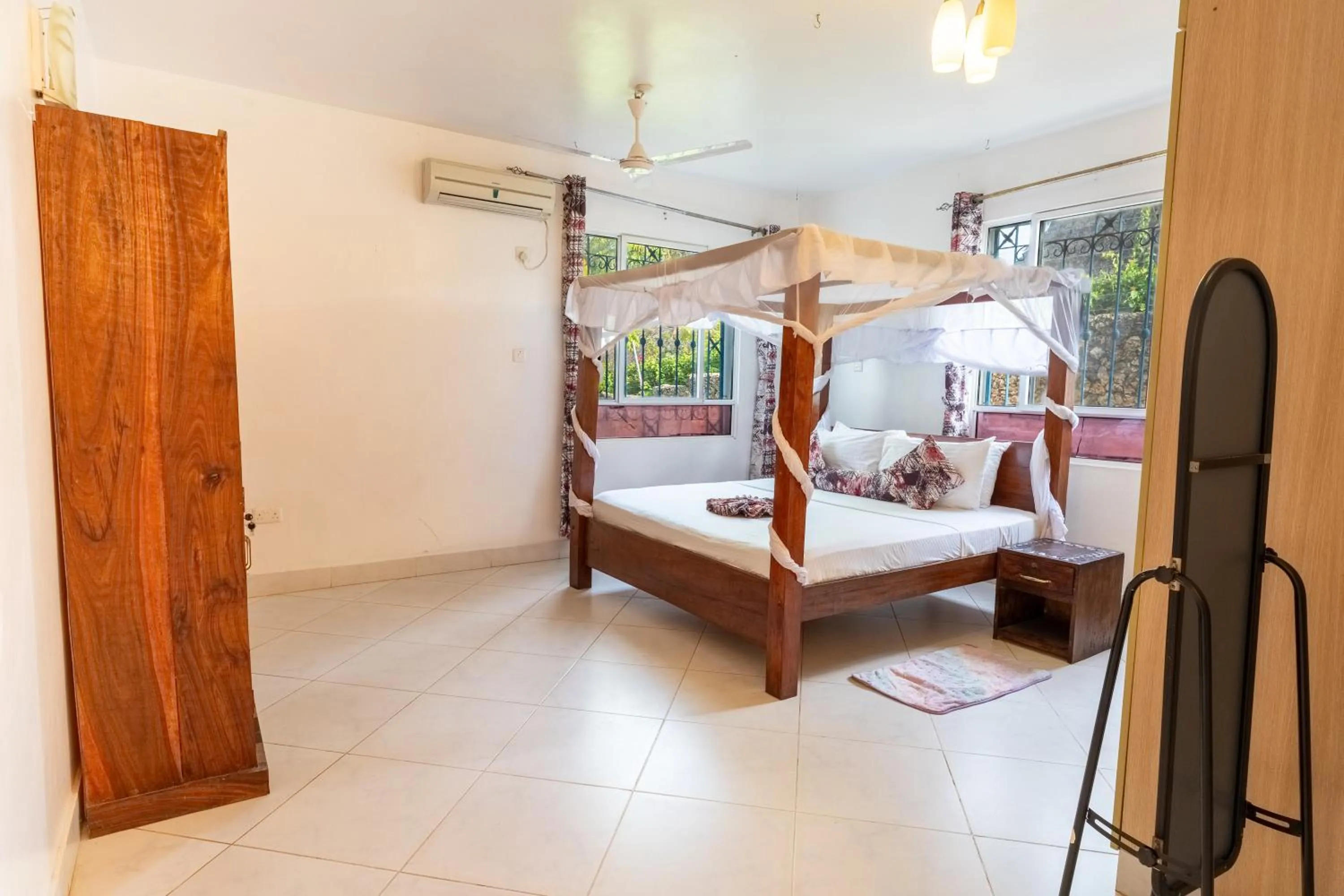 Bed in Queens Chateau Boutique Villa