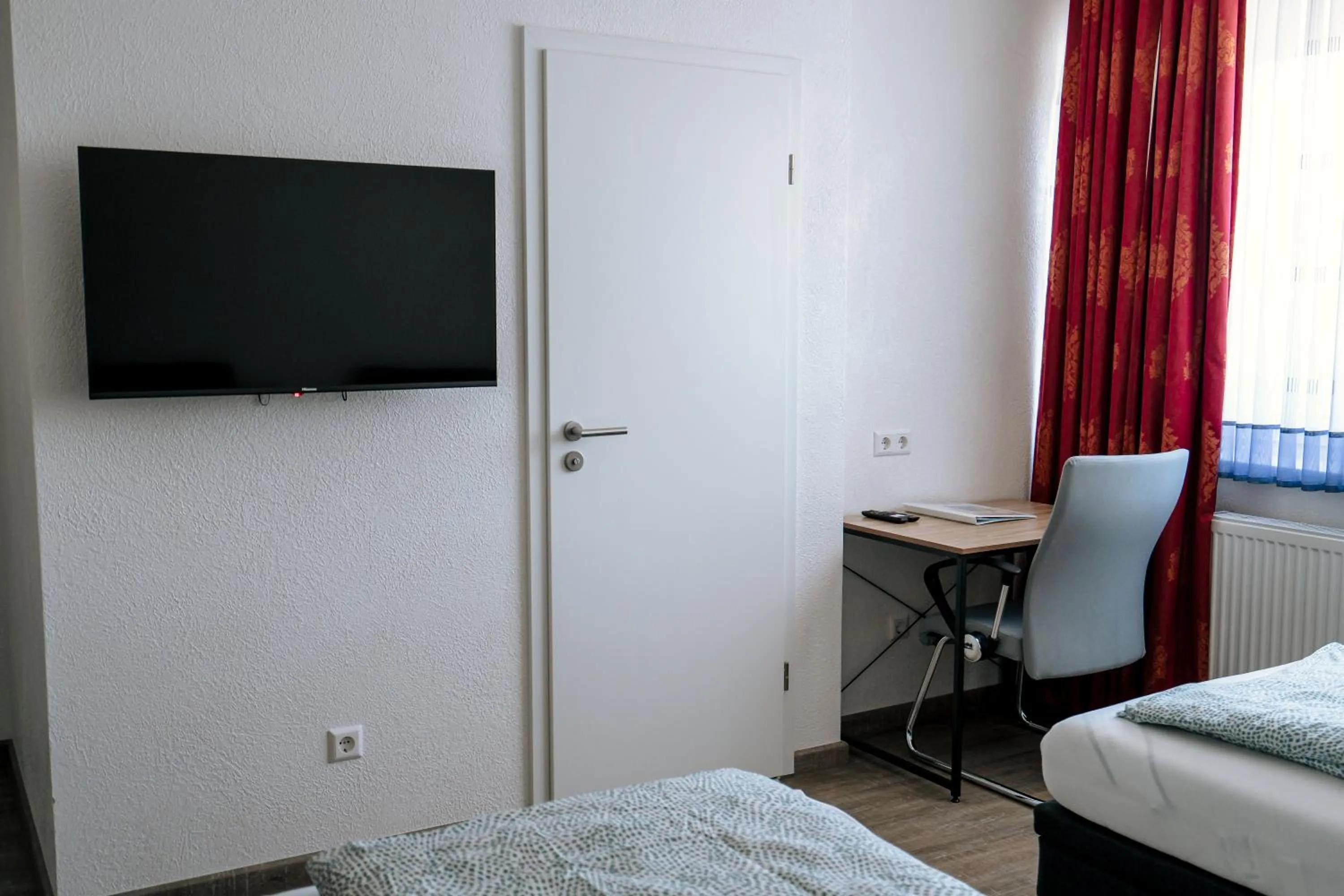 TV and multimedia, Bed in Dill Hotel