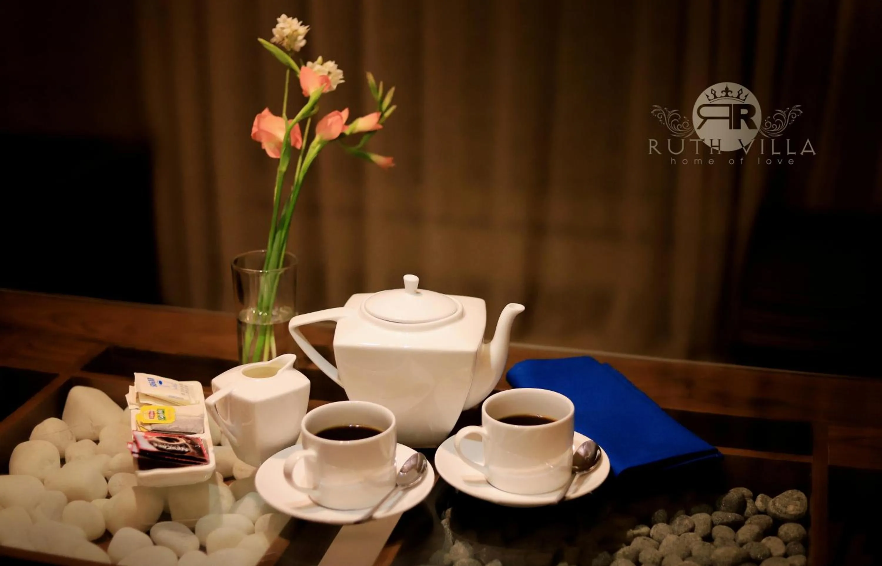 Drinks in Ruth Villa