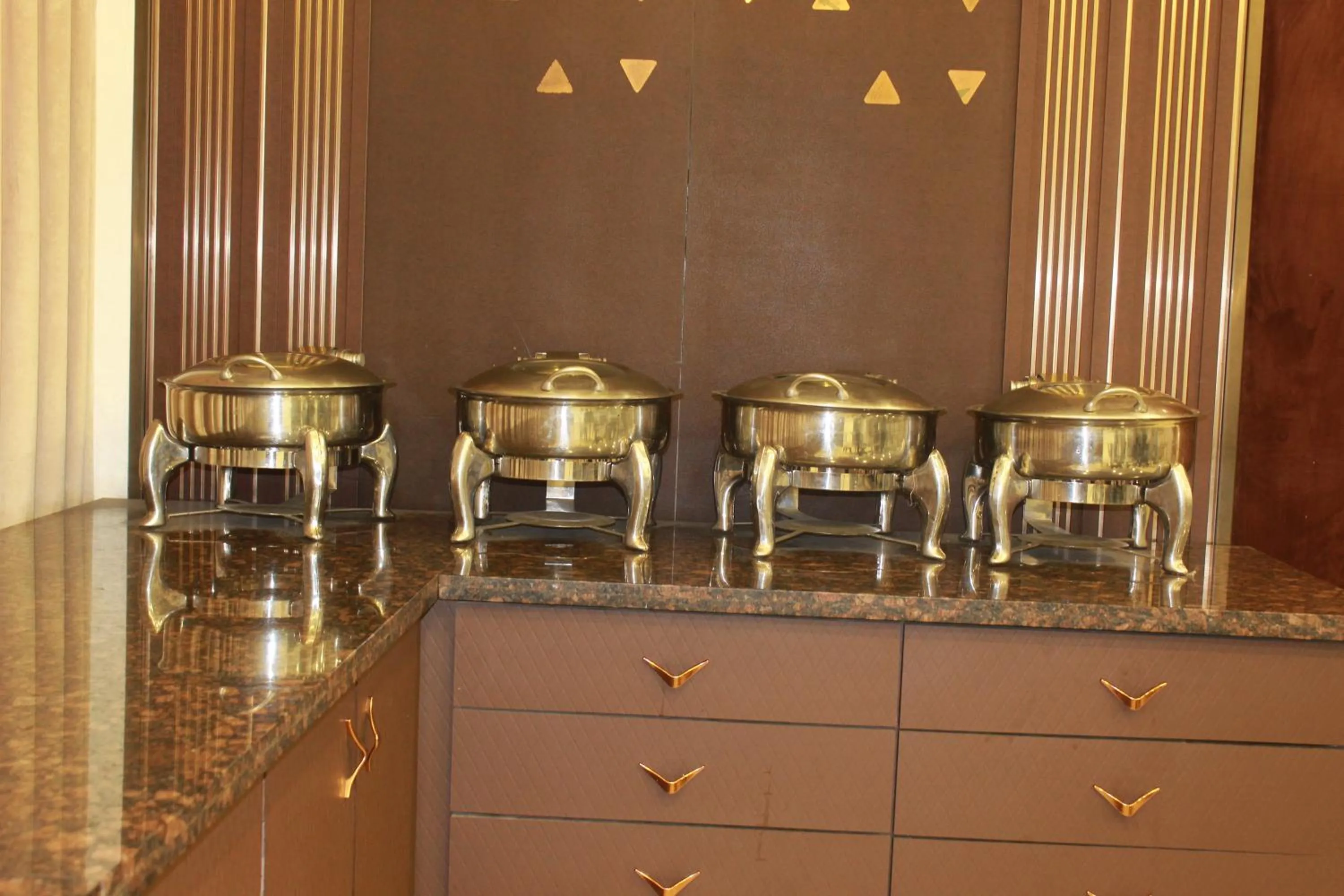 Restaurant/places to eat in Hotel Planet Four