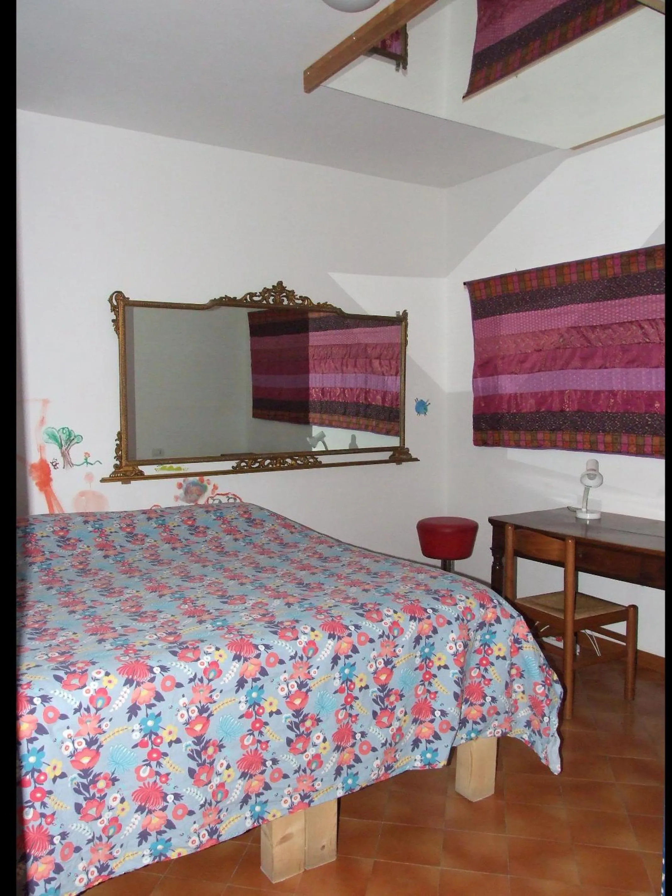 Bedroom, Bed in La stufa rossa