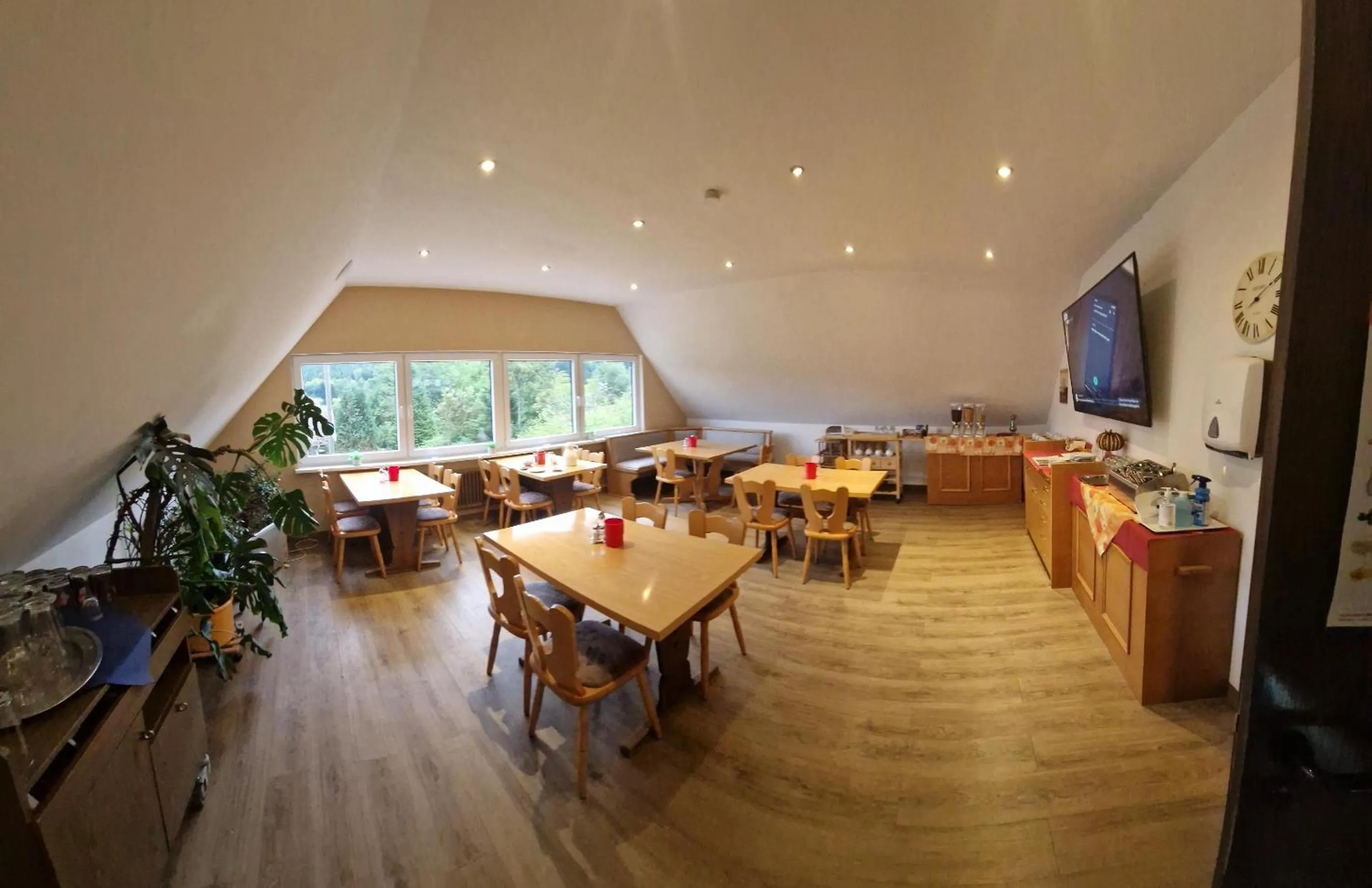 Breakfast in Hotel Platzhirsch