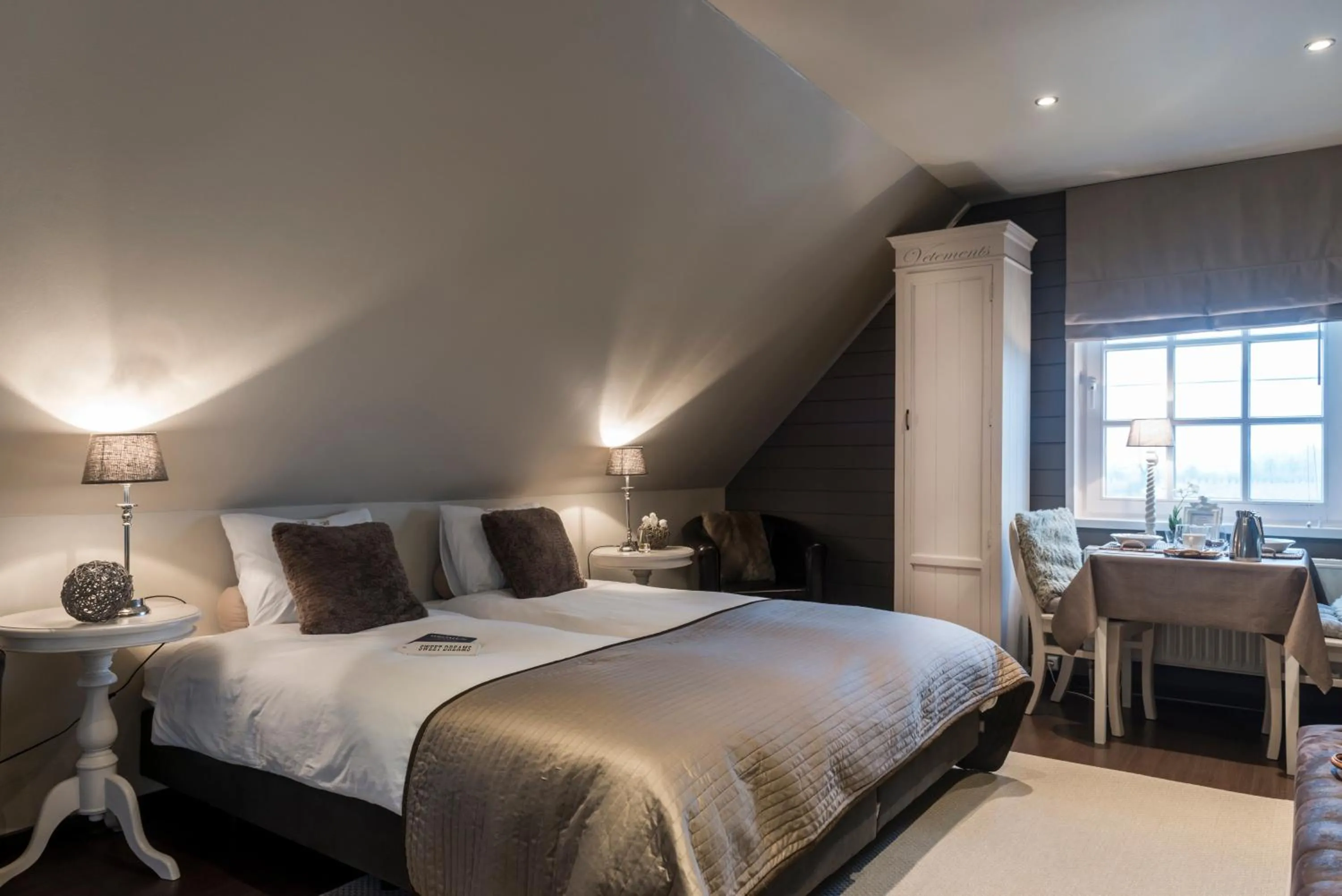 Bed in Casa-Cosi, tourist & business suites & flats with reserved parking included, private sauna
