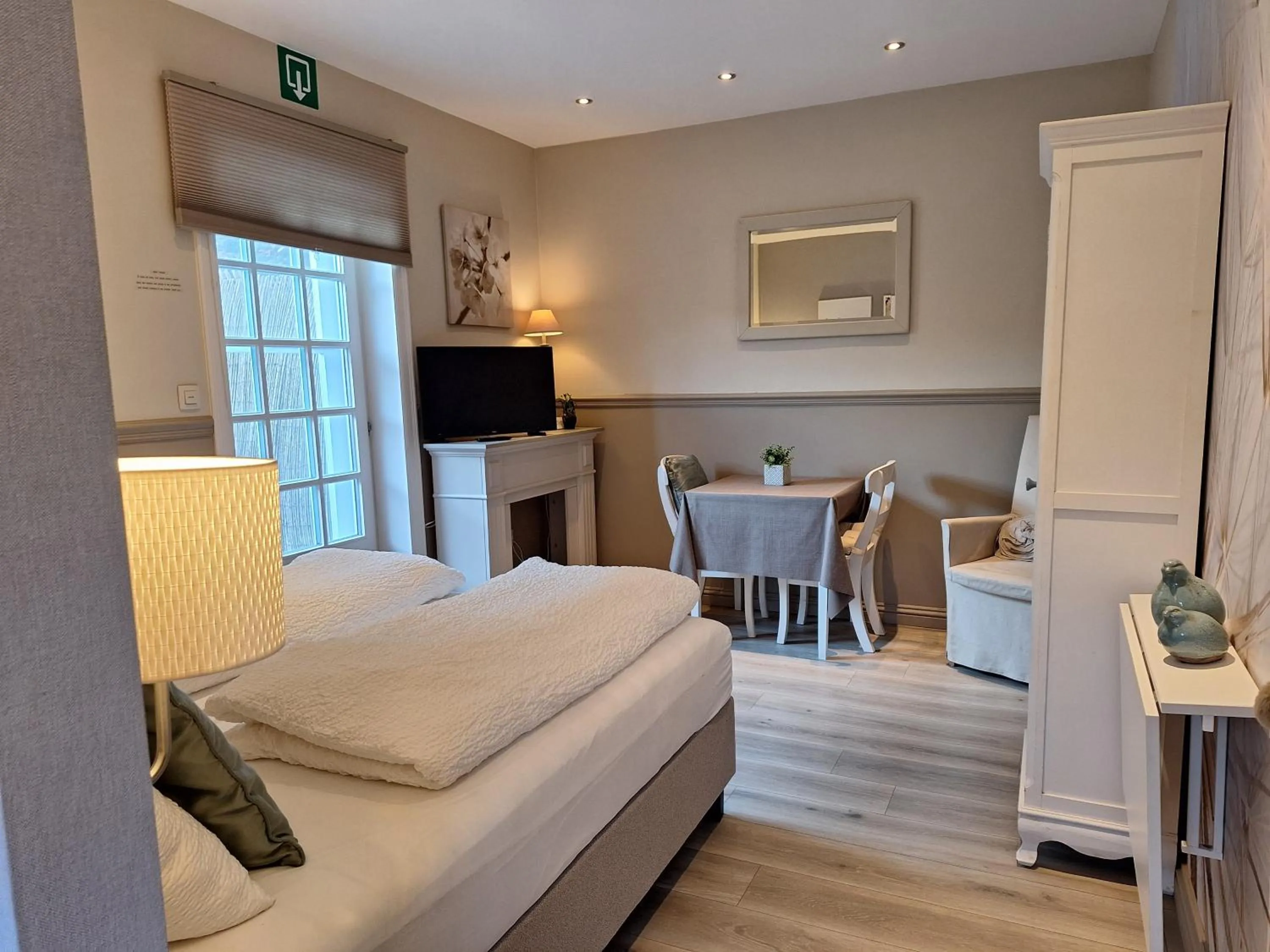 Bed in Casa-Cosi, tourist & business suites & flats with reserved parking included, private sauna