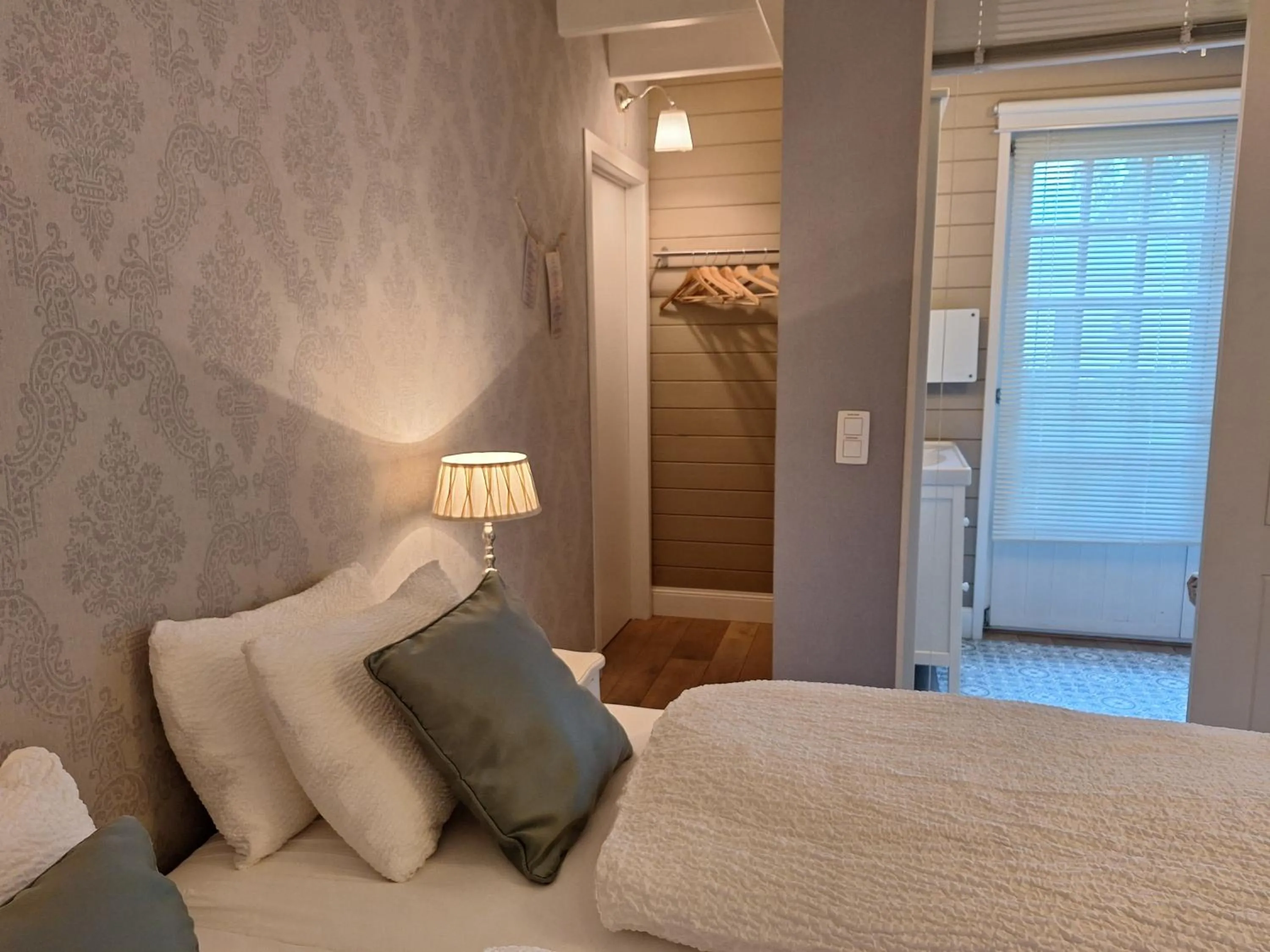 Bed in Casa-Cosi, tourist & business suites & flats with reserved parking included, private sauna