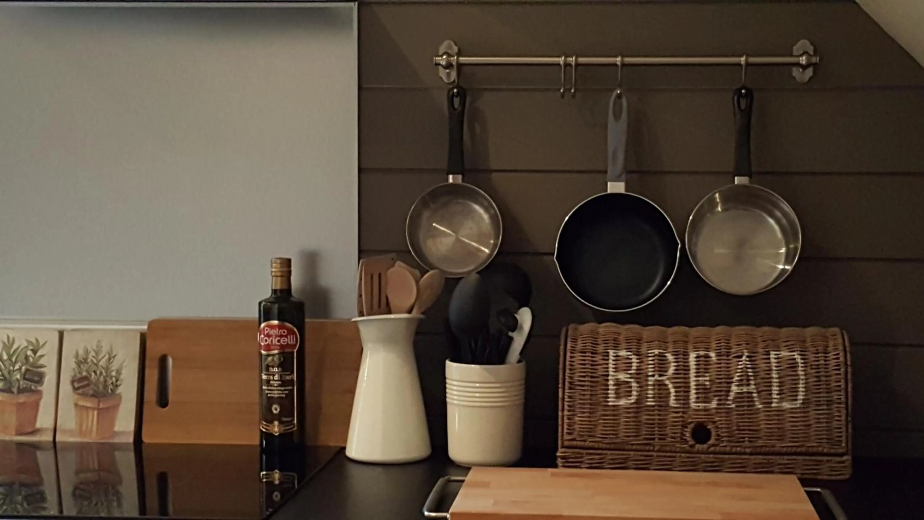 Communal kitchen in Casa-Cosi, tourist & business suites & flats with reserved parking included, private sauna
