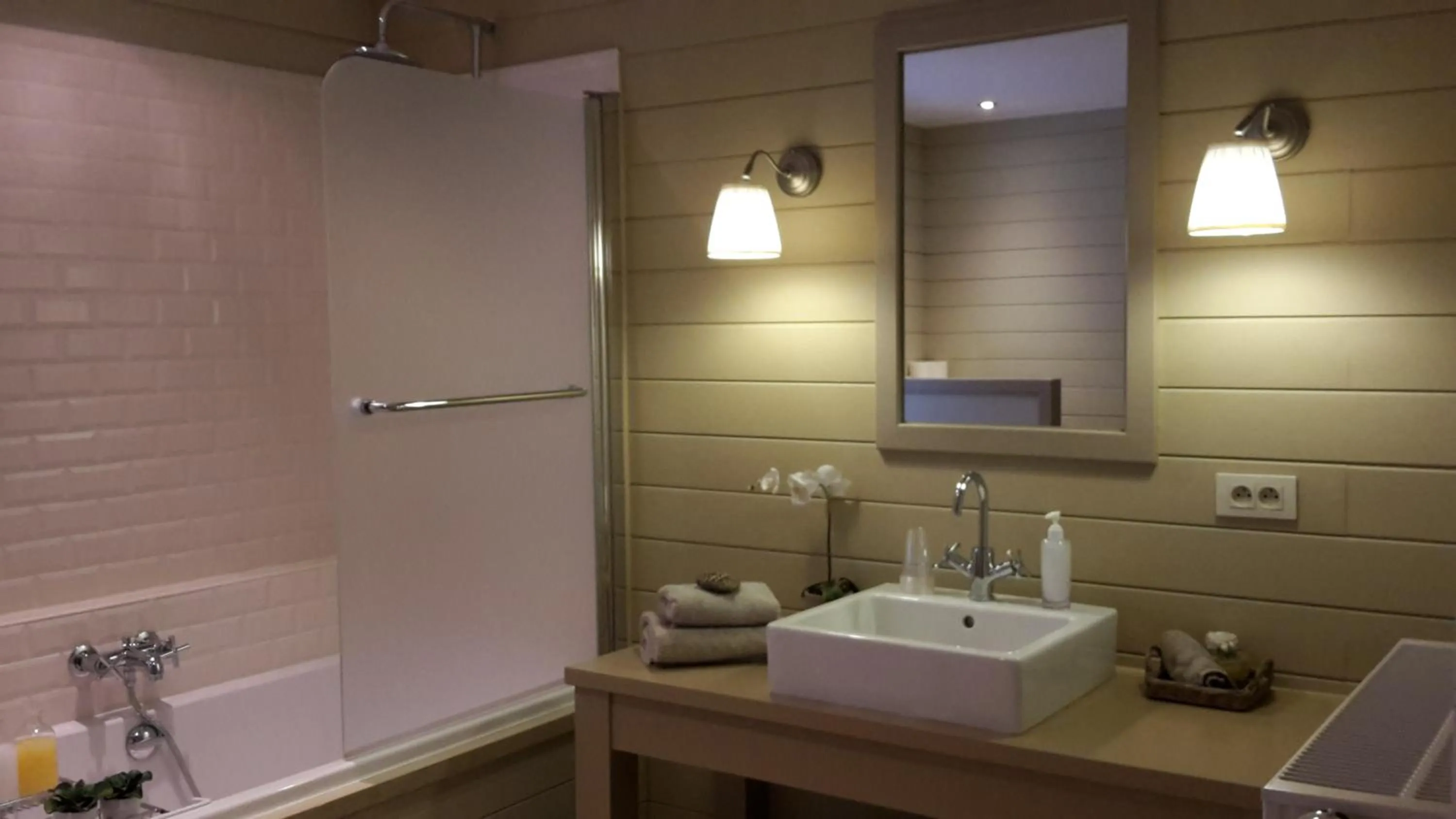Casa-Cosi, tourist & business suites & flats with reserved parking included, private sauna