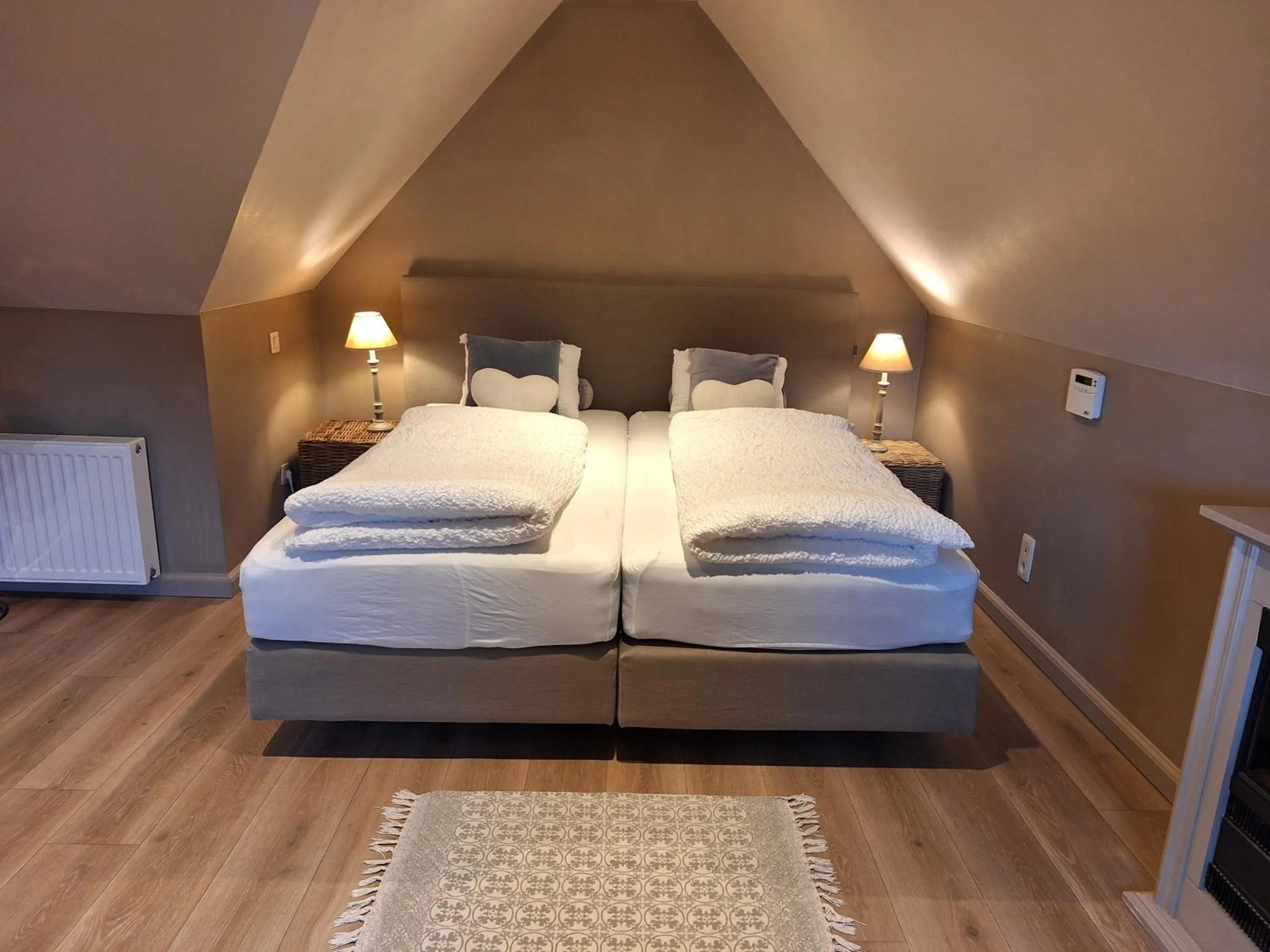 Bed in Casa-Cosi, tourist & business suites & flats with reserved parking included, private sauna