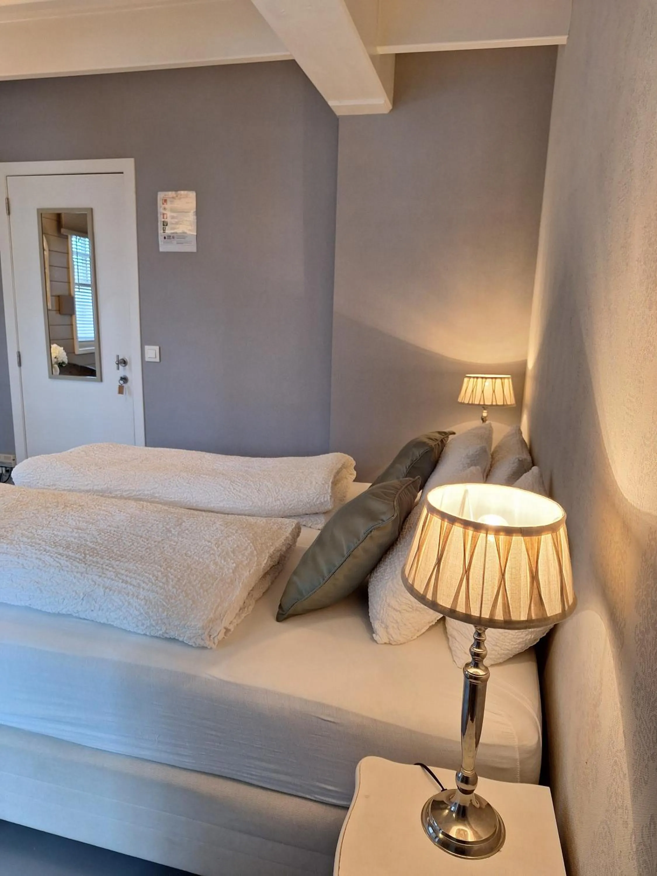 Bed in Casa-Cosi, tourist & business suites & flats with reserved parking included, private sauna