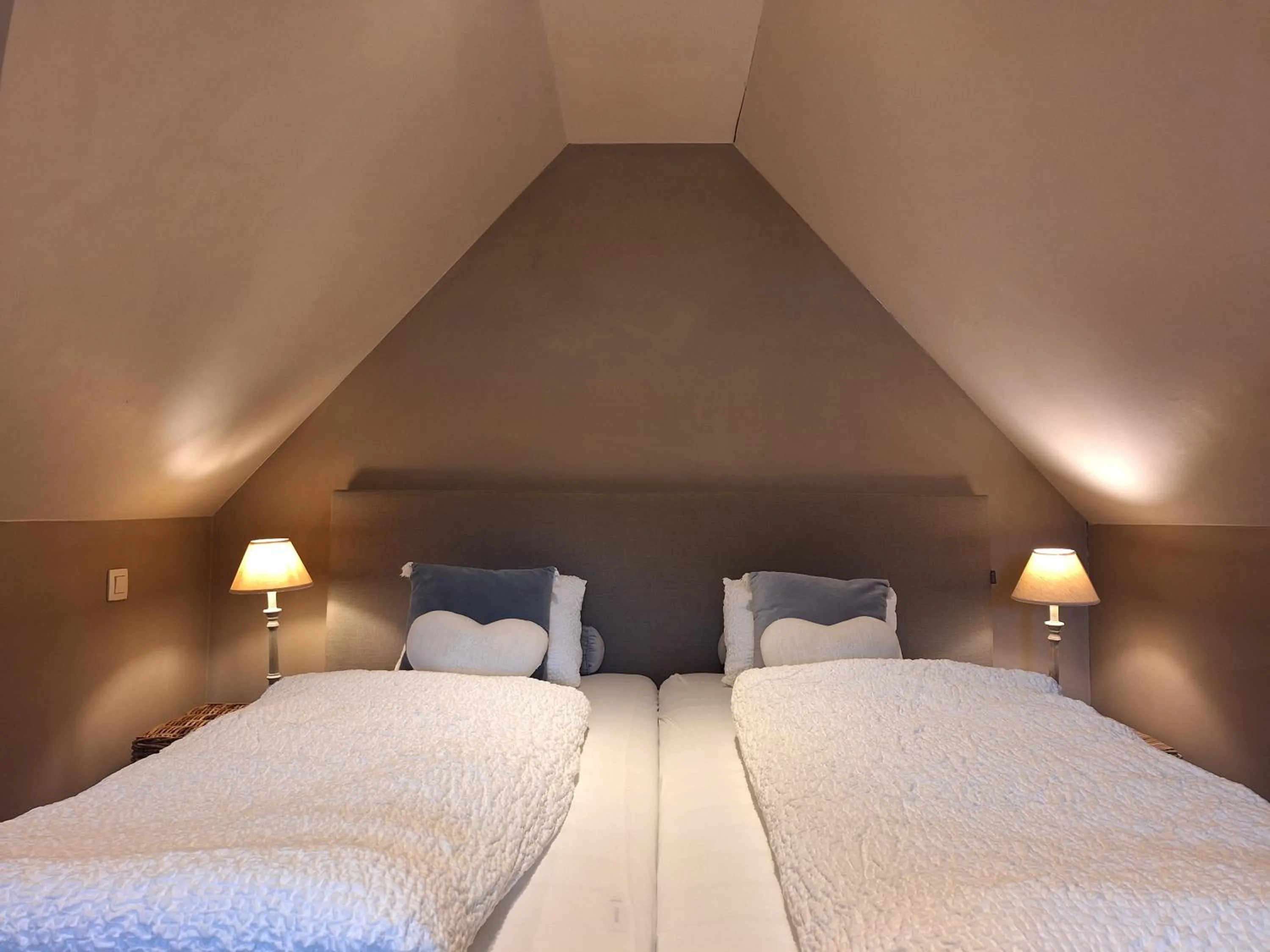 Bed in Casa-Cosi, tourist & business suites & flats with reserved parking included, private sauna