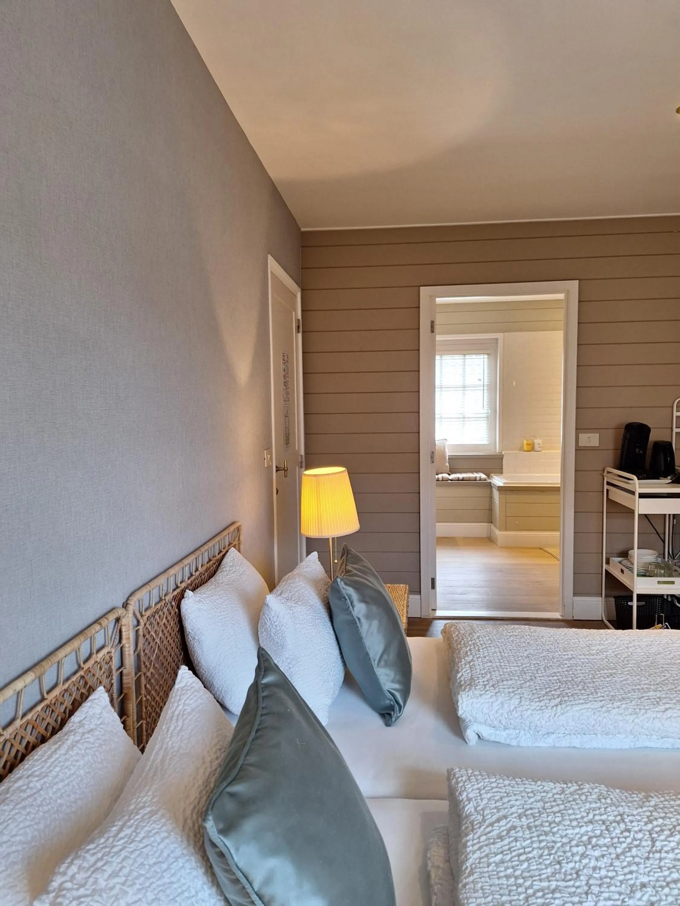 Bed in Casa-Cosi, tourist & business suites & flats with reserved parking included, private sauna