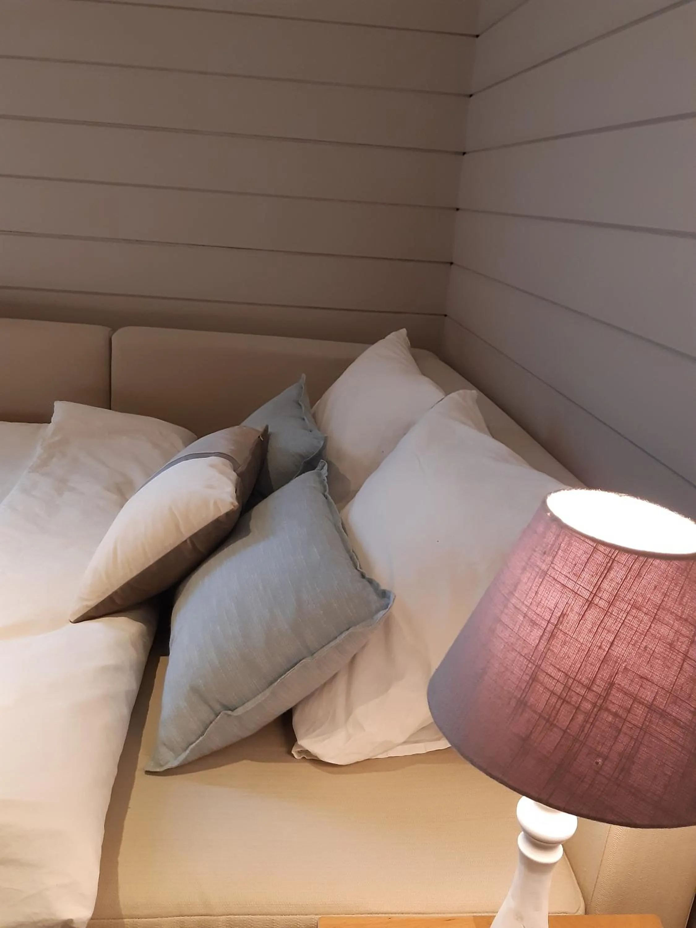 Bed in Casa-Cosi, tourist & business suites & flats with reserved parking included, private sauna
