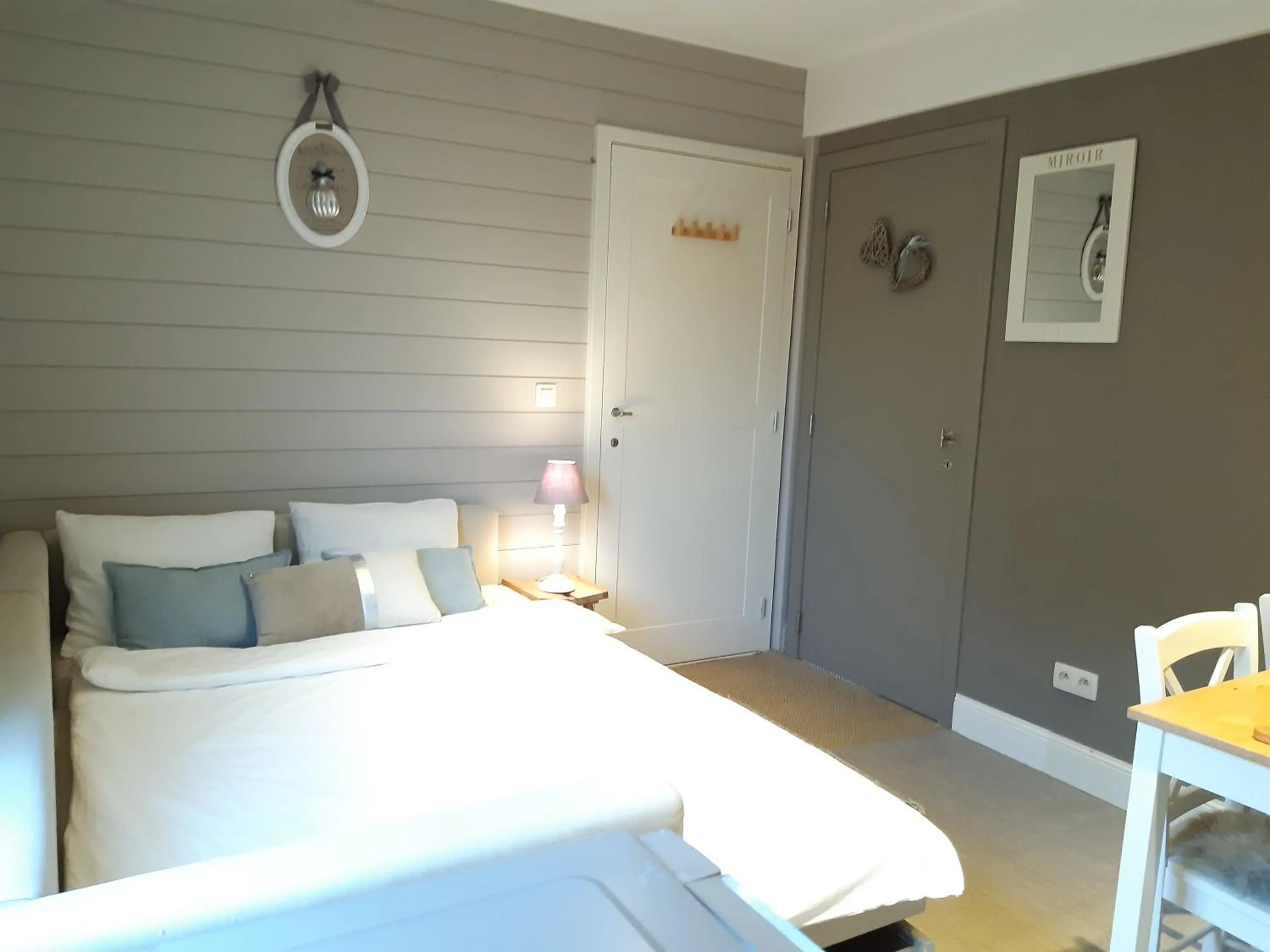 Bed in Casa-Cosi, tourist & business suites & flats with reserved parking included, private sauna