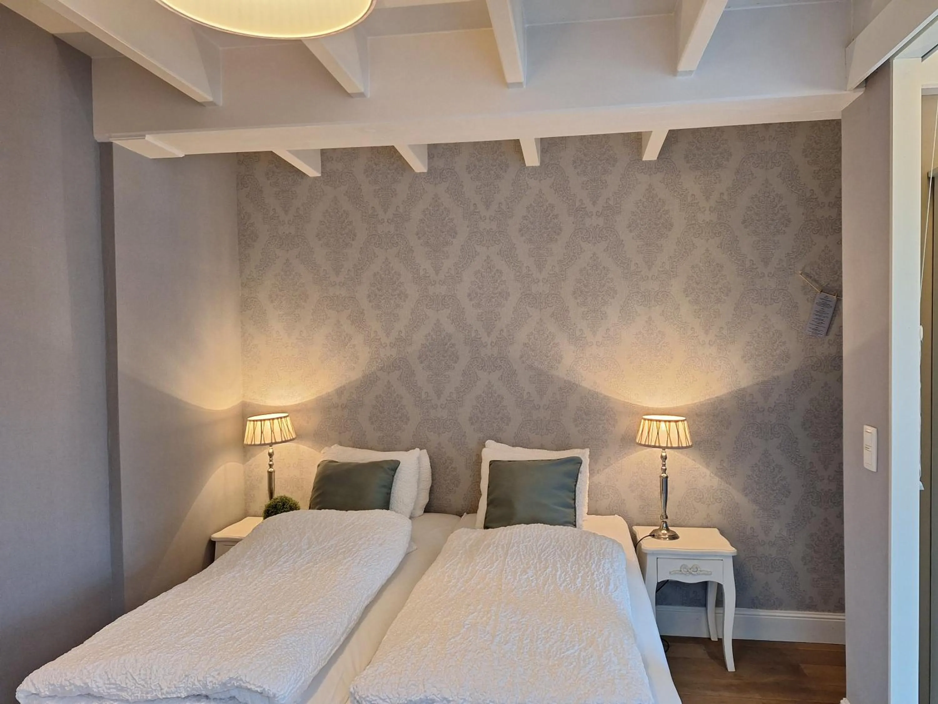 Bed in Casa-Cosi, tourist & business suites & flats with reserved parking included, private sauna