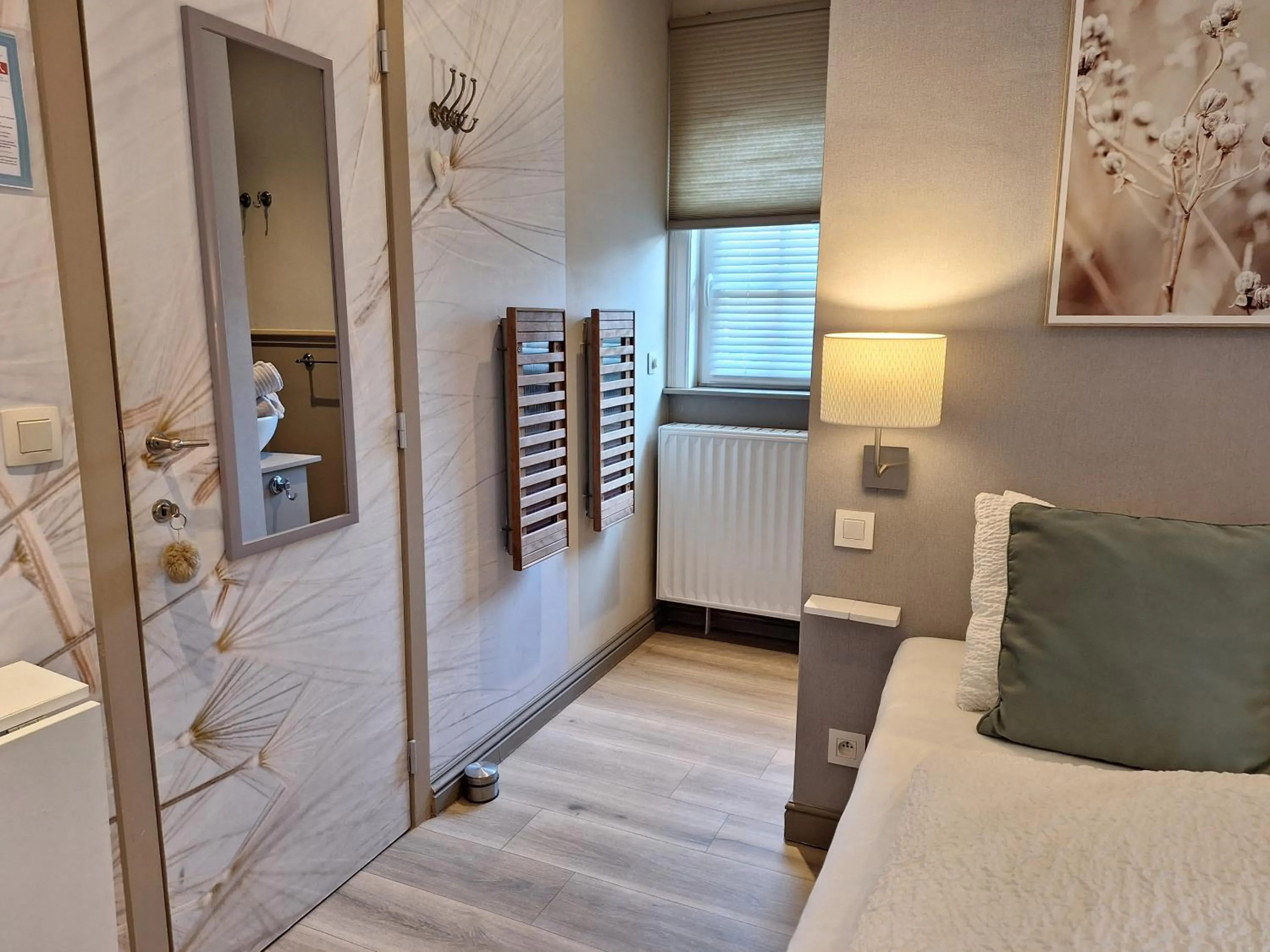 Bed in Casa-Cosi, tourist & business suites & flats with reserved parking included, private sauna