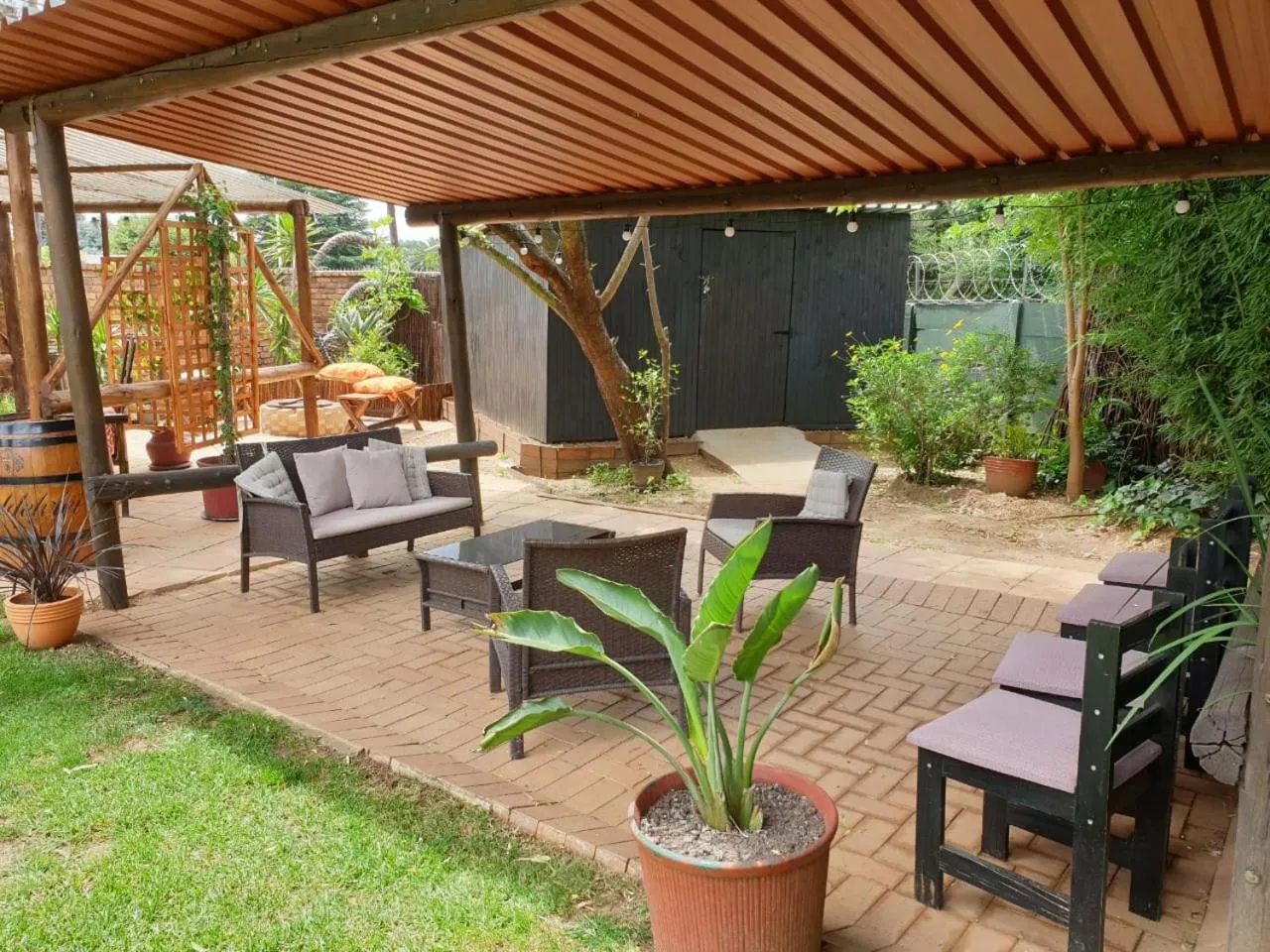 The Lazy Grape Guest Lodge & Spa