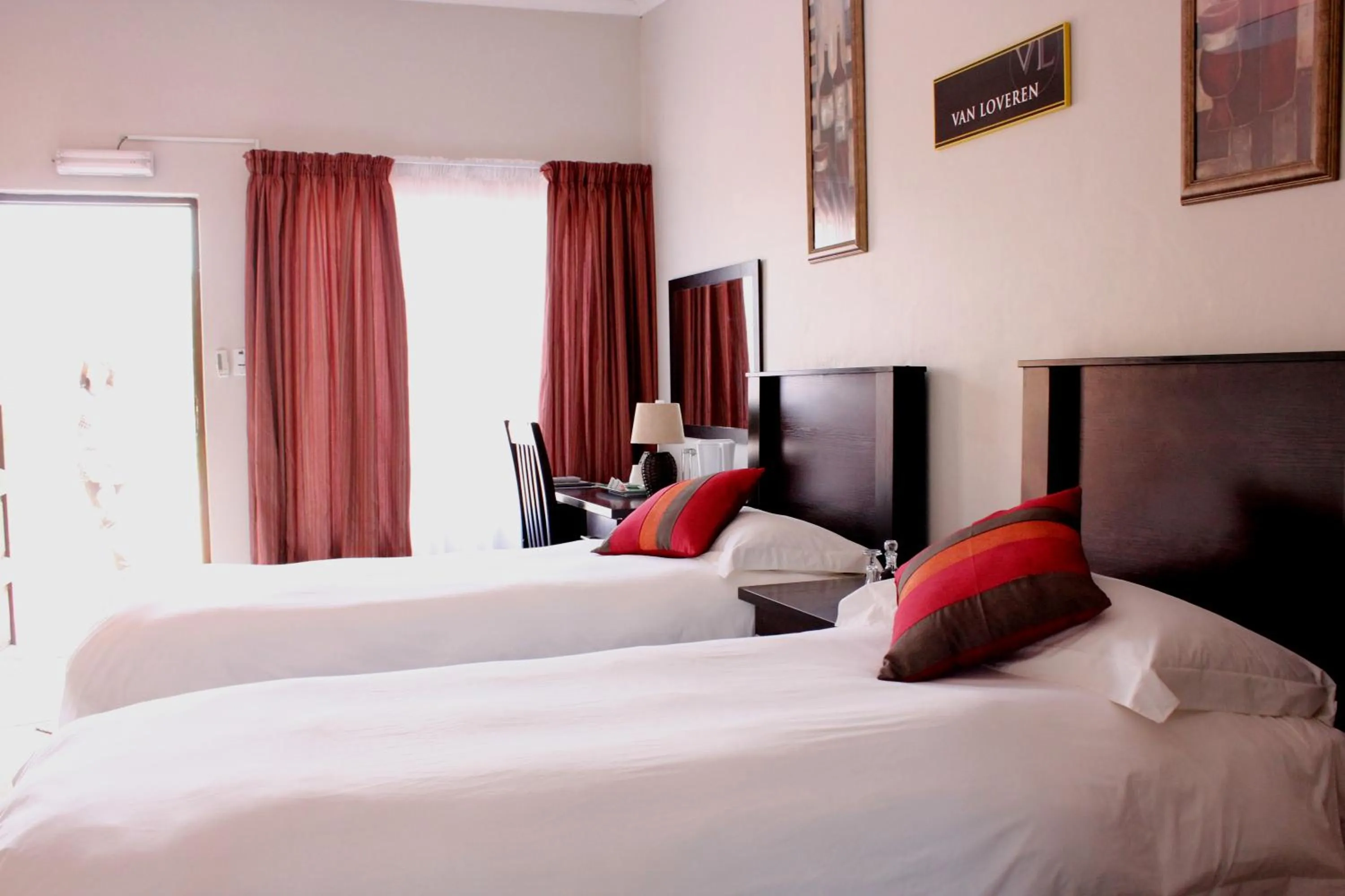 Bed in The Lazy Grape Guest Lodge & Spa