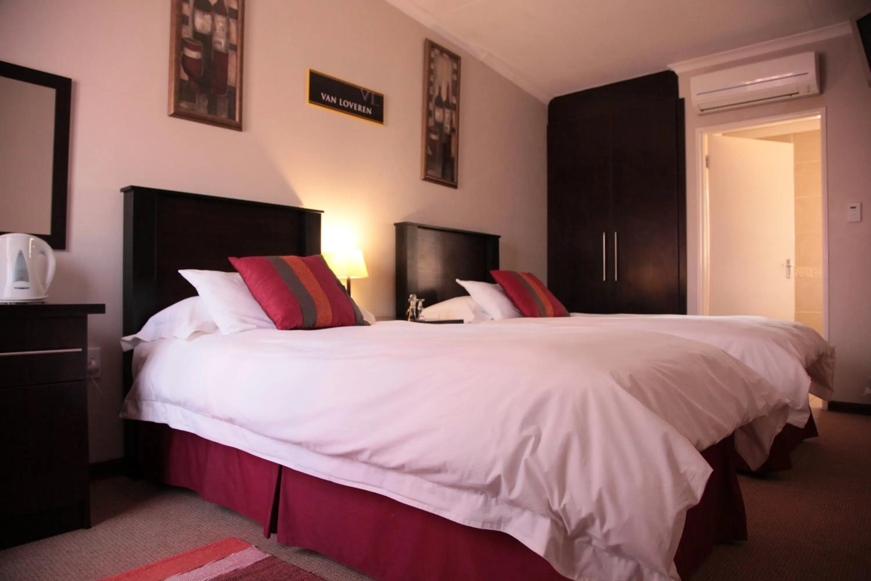 Bed in The Lazy Grape Guest Lodge & Spa