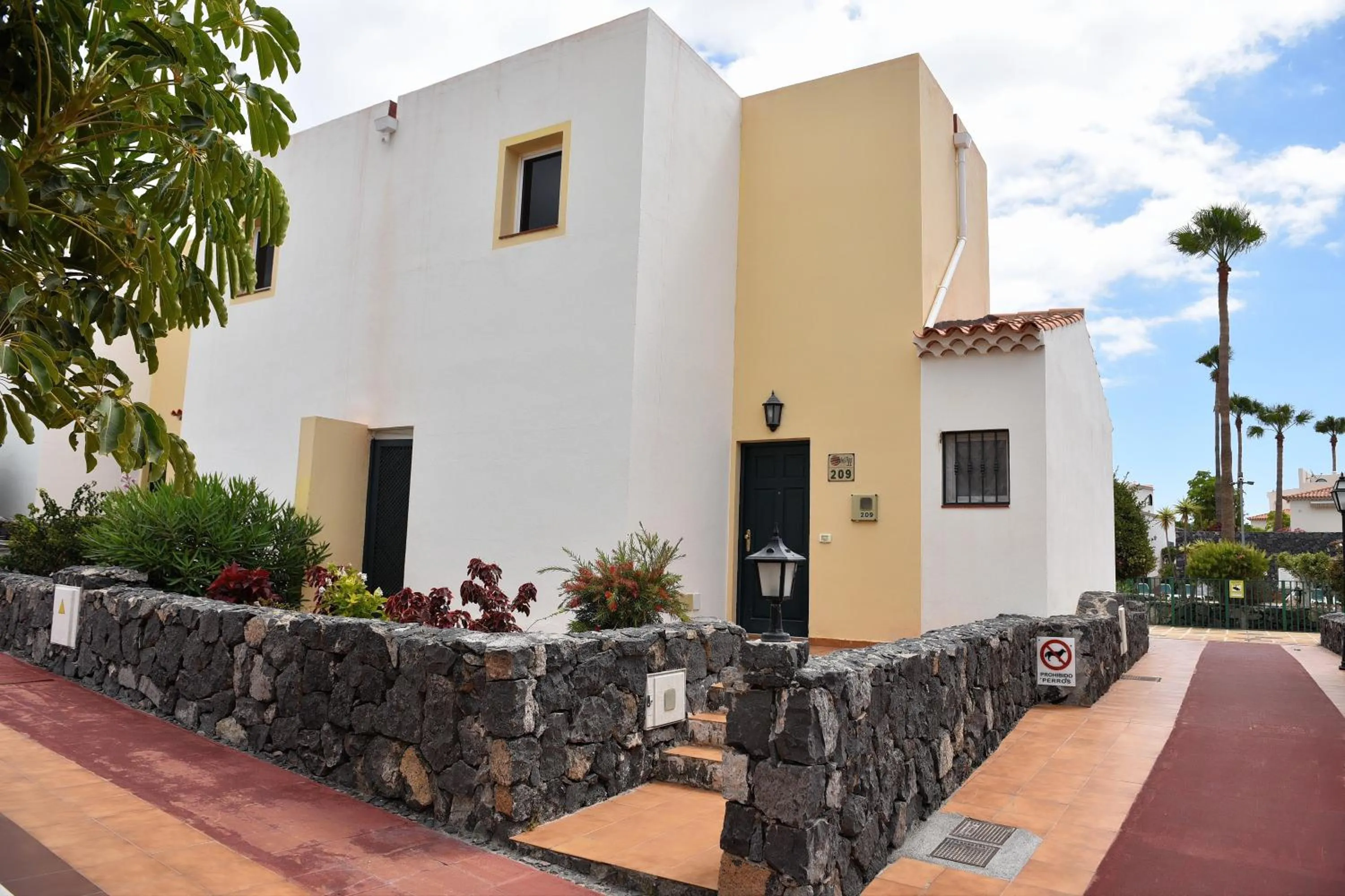 Facade/entrance in Las Adelfas 2