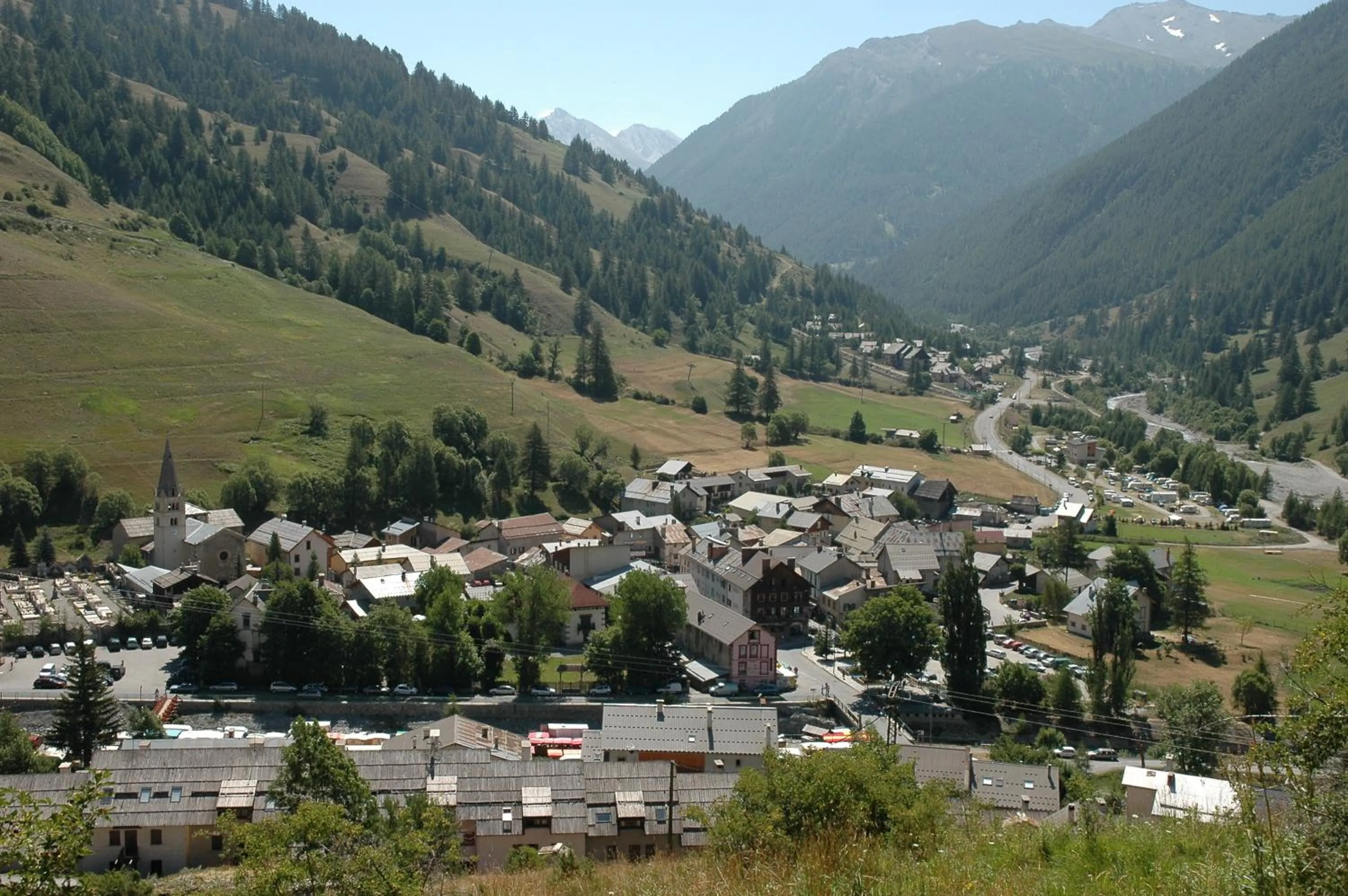 Area and facilities in Chalet de Lanza