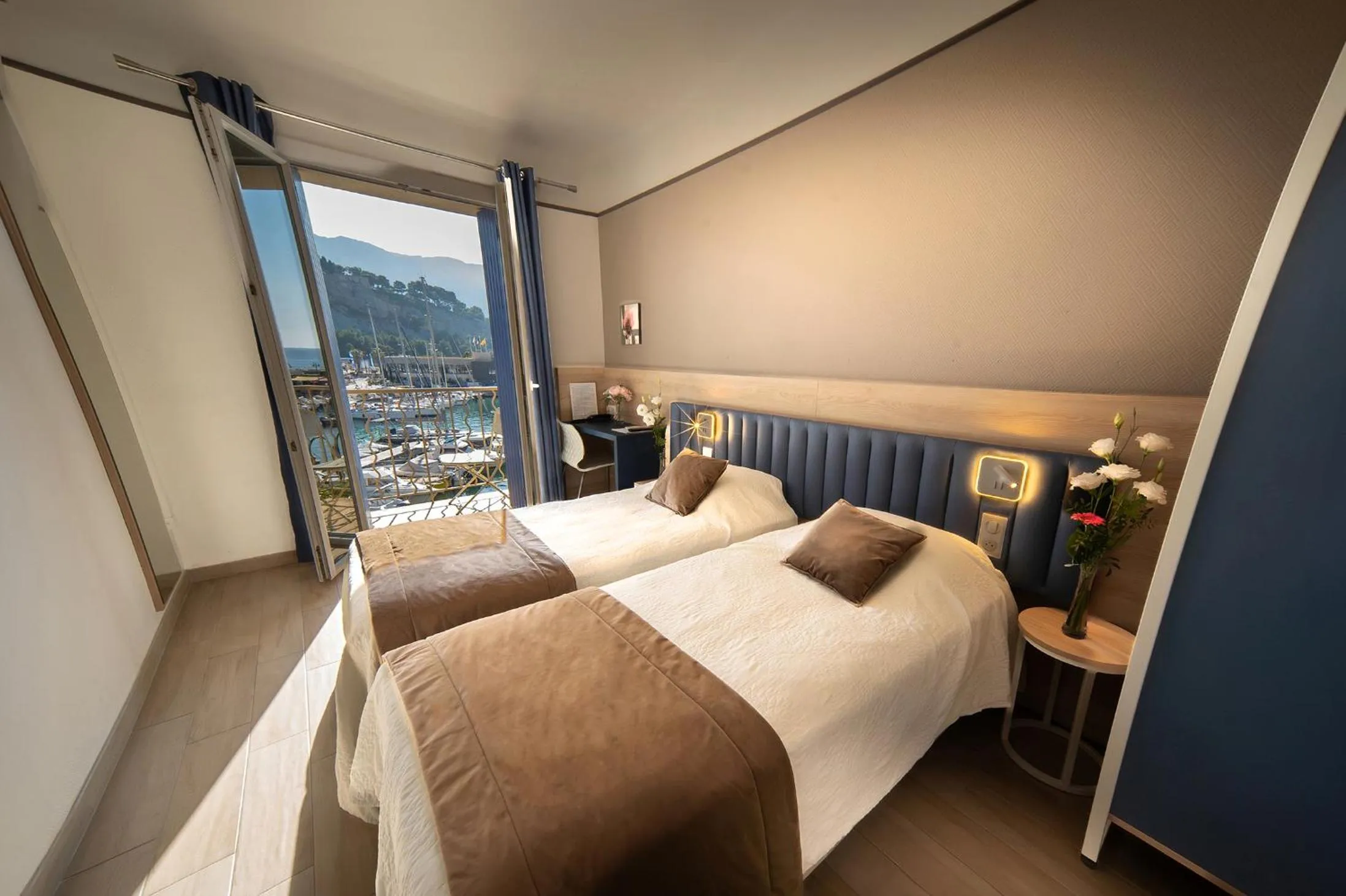 Sea view, Bed in Hotel Le Golfe