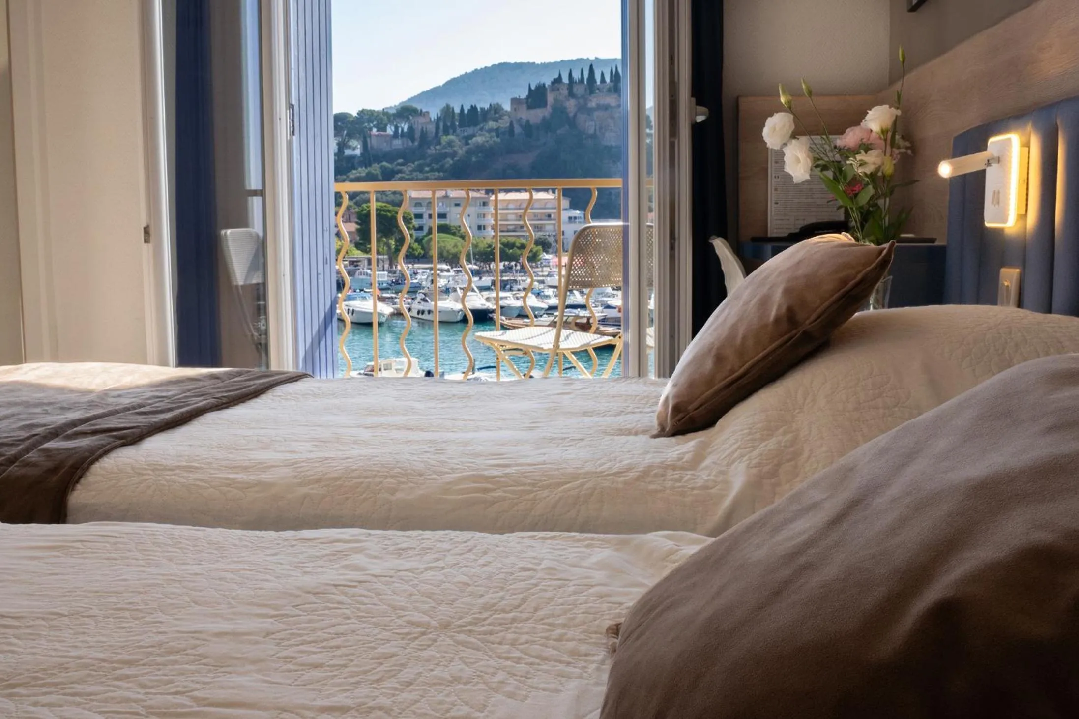 Sea view, Bed in Hotel Le Golfe