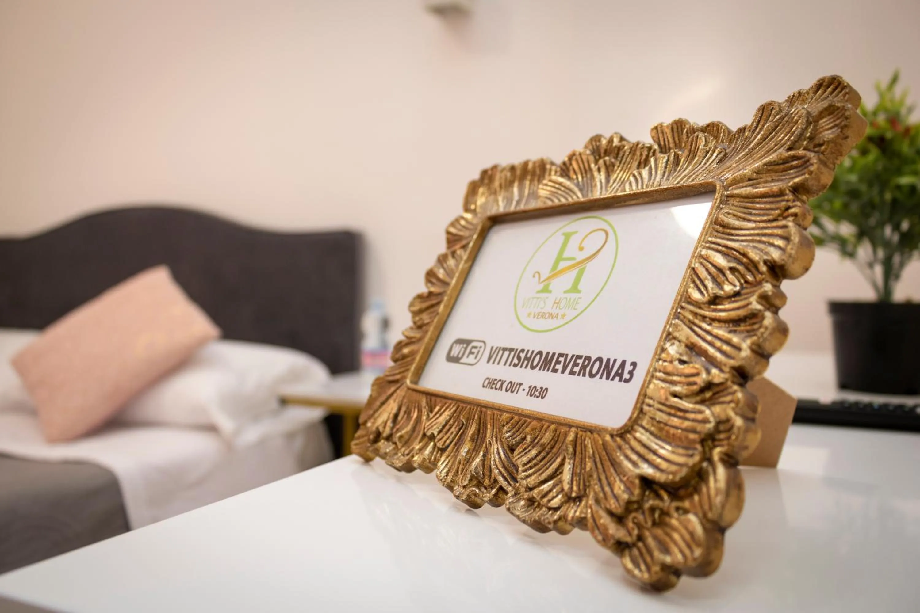 Decorative detail, Bed in Vitti's Home Verona 3