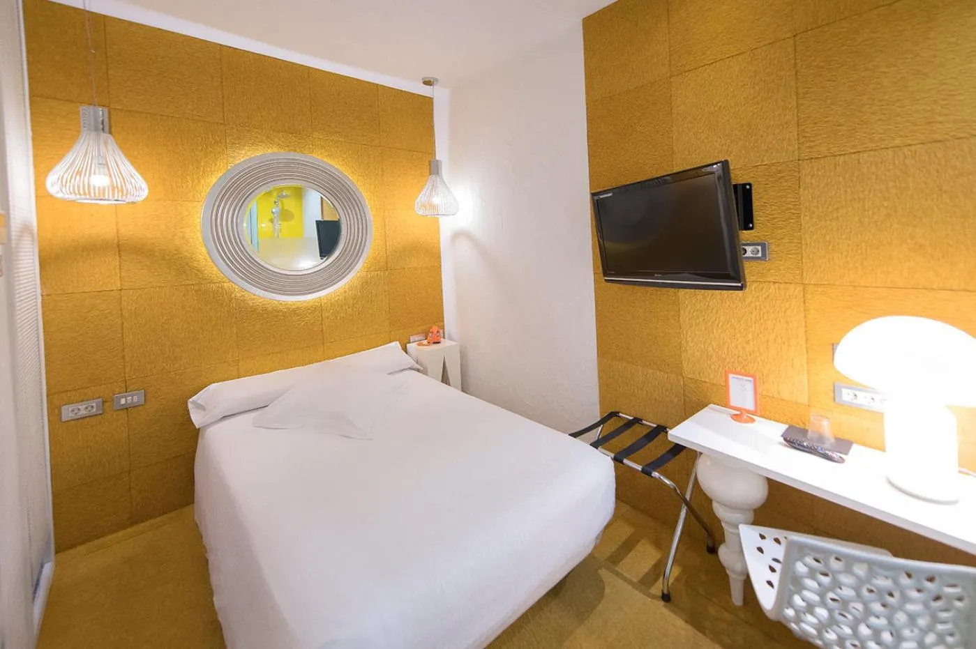 Photo of the whole room, Bed in Posada del Dragón Boutique Hotel