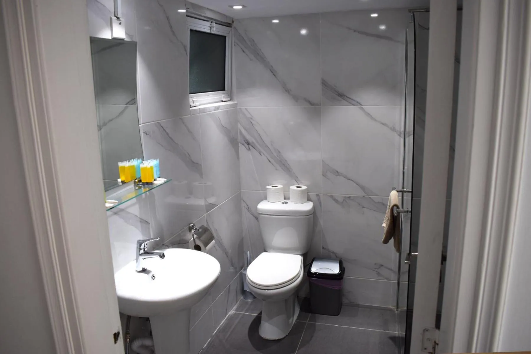 Shower in Sun Hall Beach Hotel Apartments