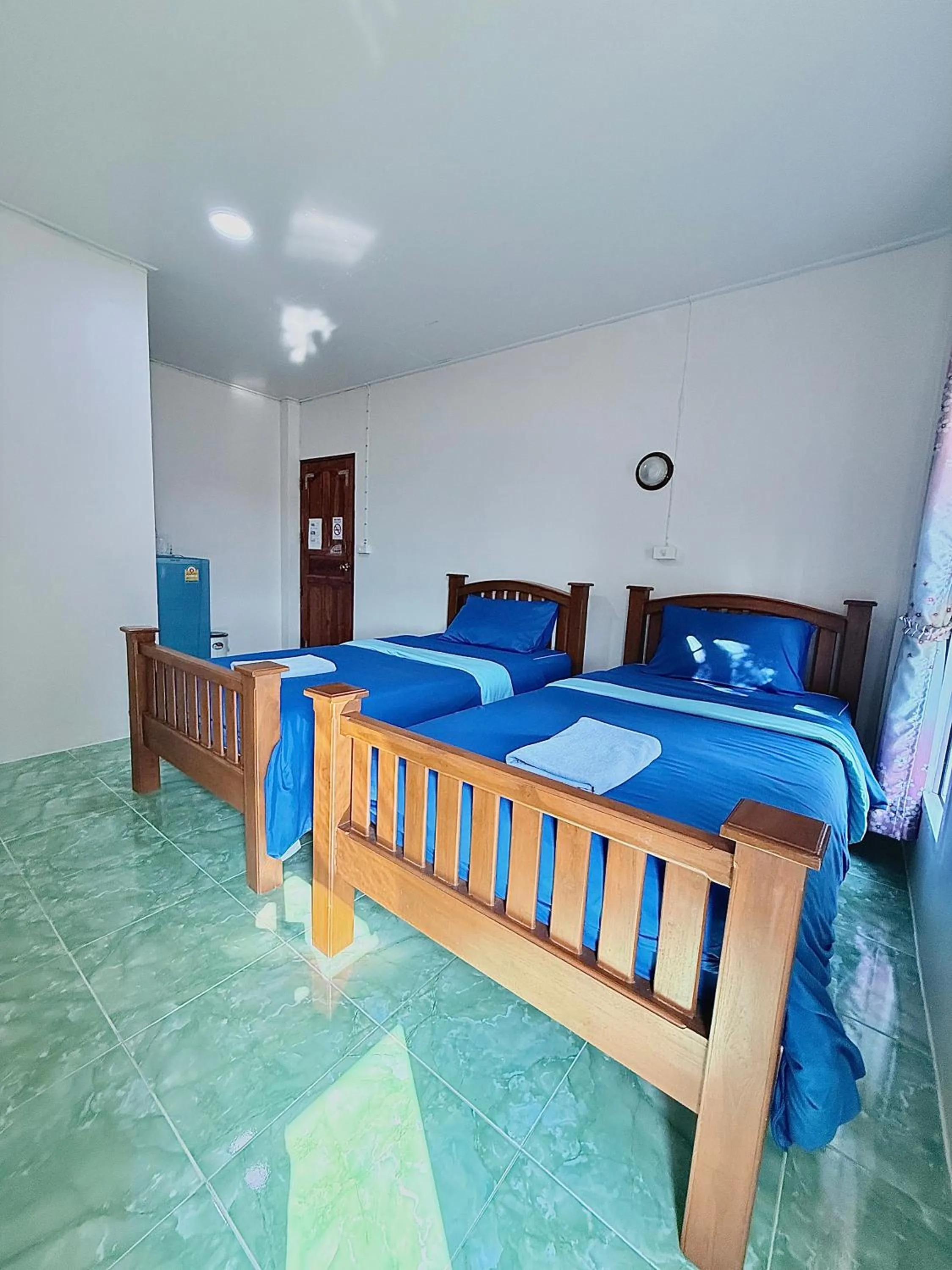 Bed in Queue&Bright Resort