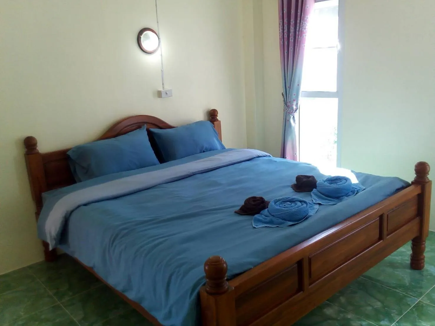 Bed in Queue&Bright Resort