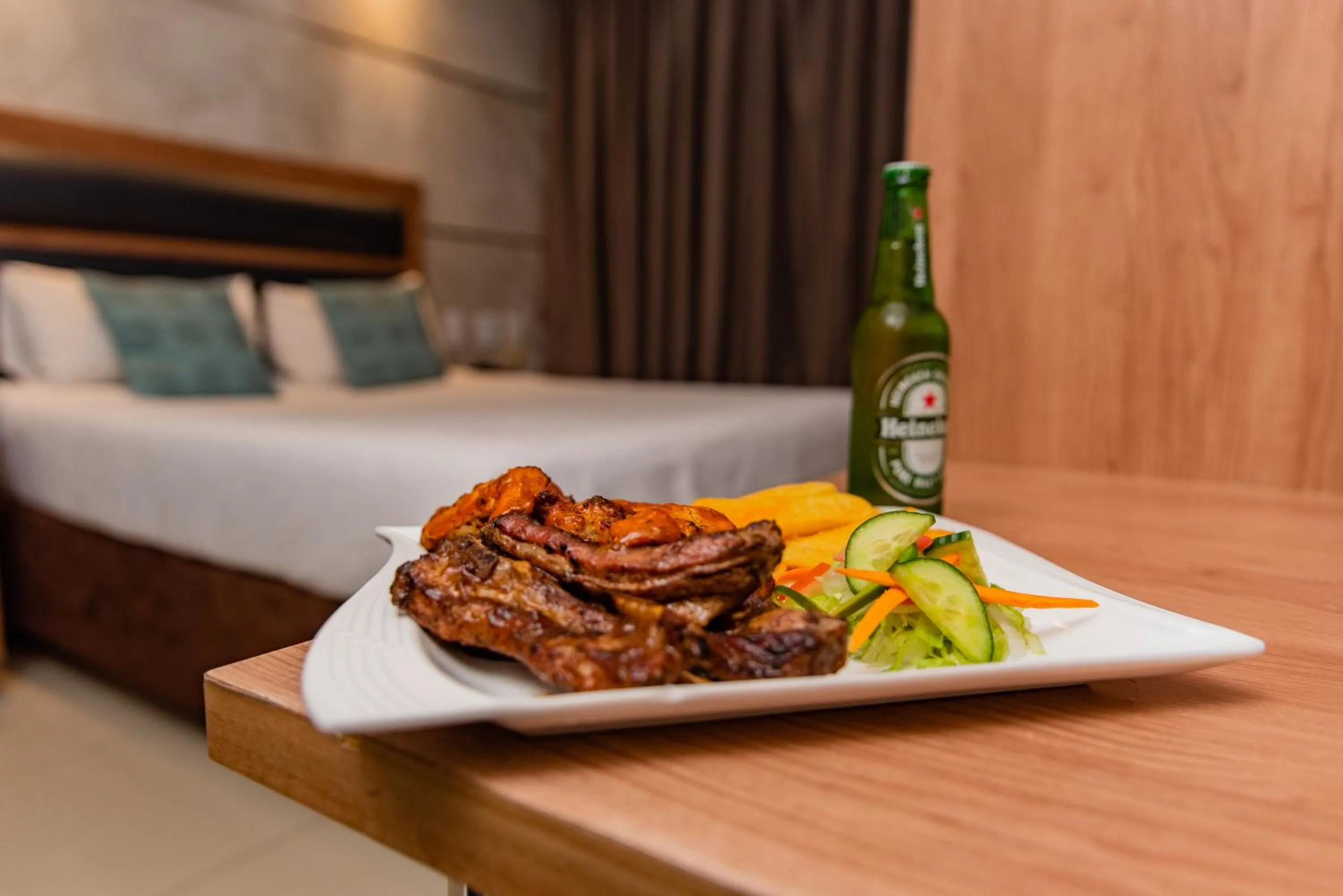 Food and drinks in Bayside Hotel 116 West Street