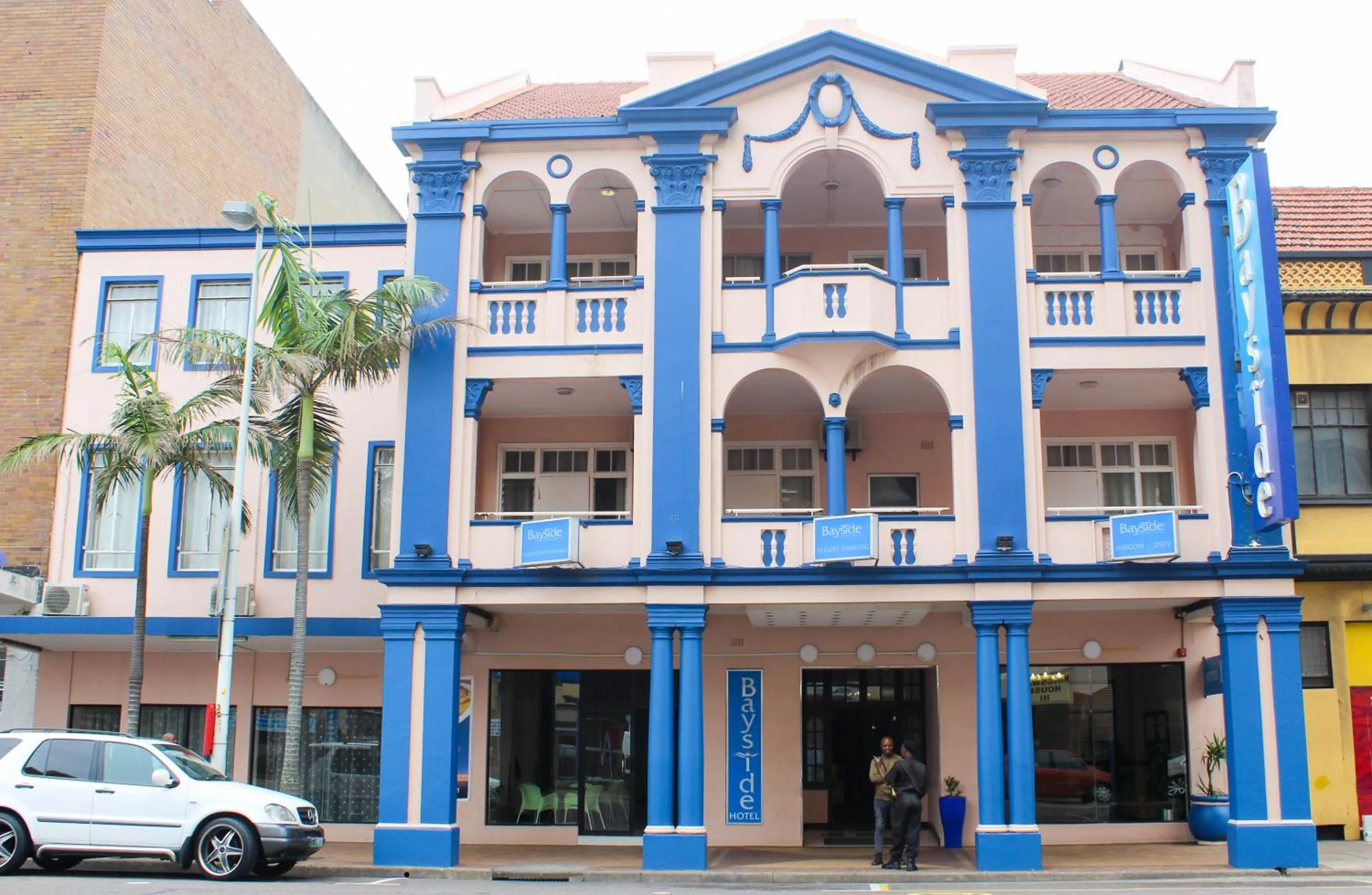 Property building in Bayside Hotel 116 West Street