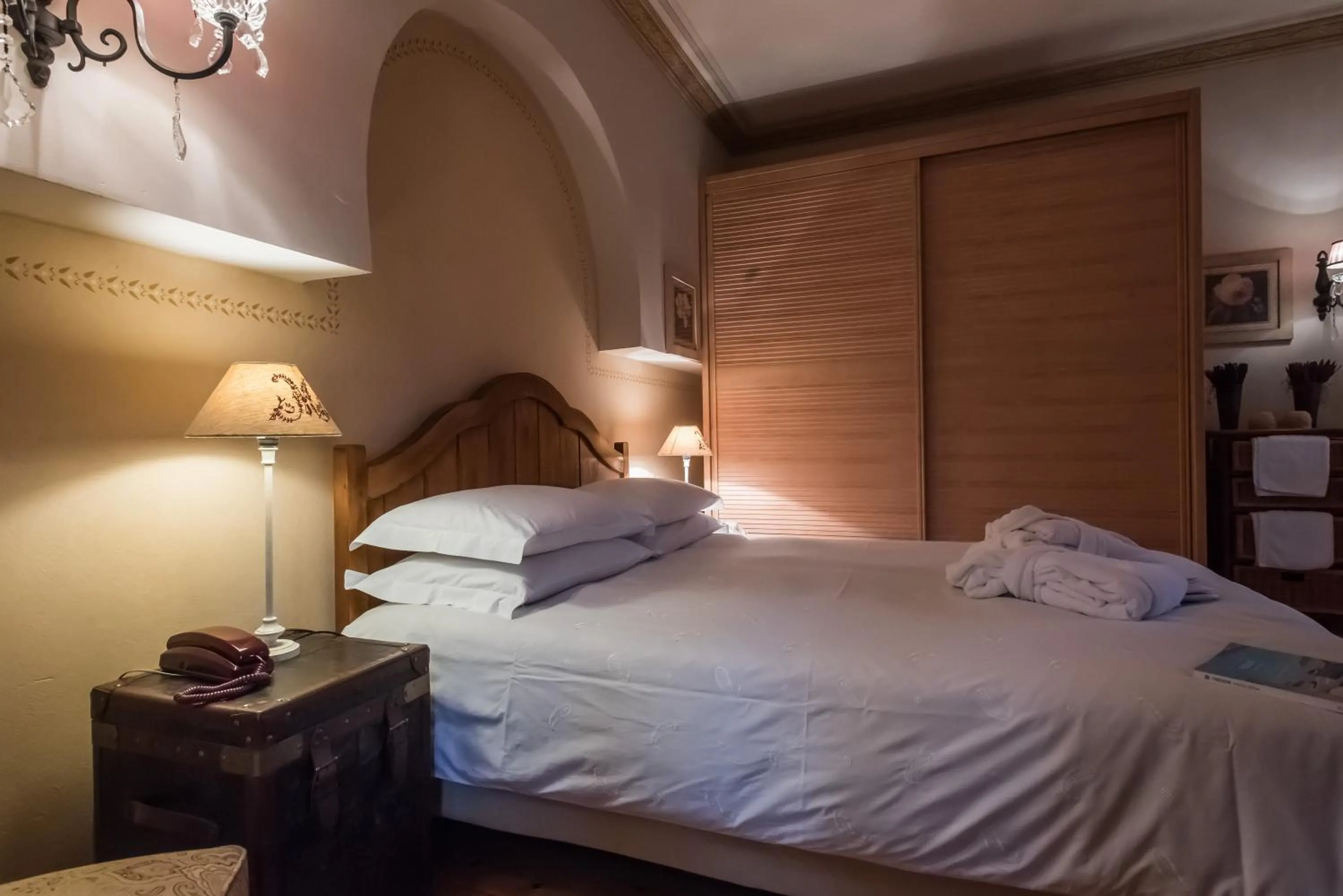 Bed in Anerada inn Suites & Spa - Pet Friendly