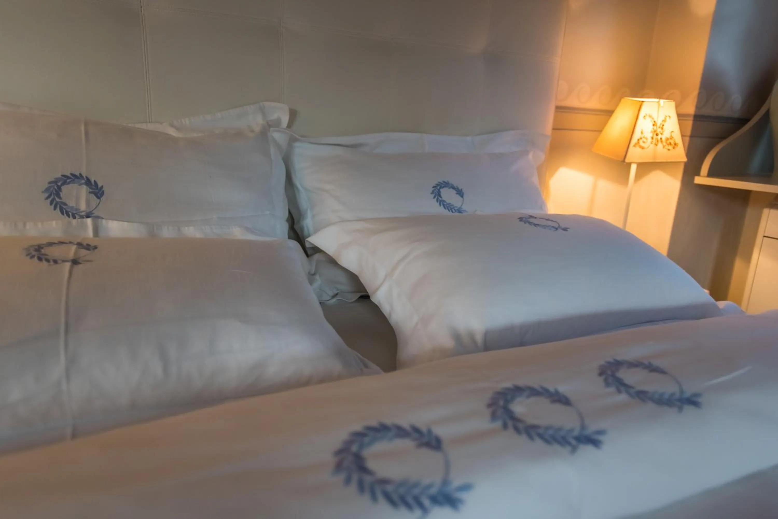 Bed in Anerada inn Suites & Spa - Pet Friendly