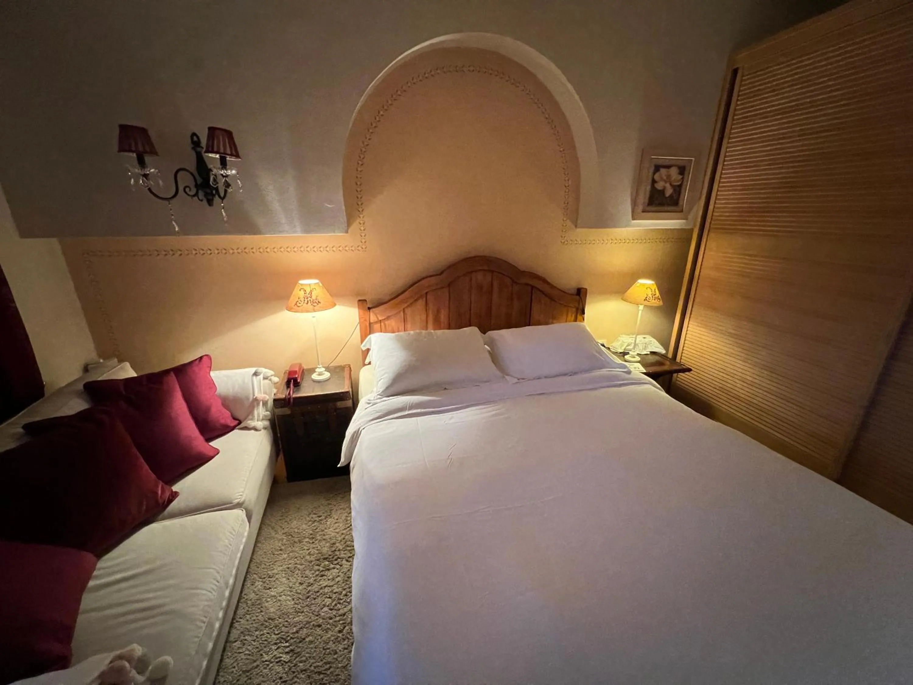 Bed in Anerada inn Suites & Spa - Pet Friendly
