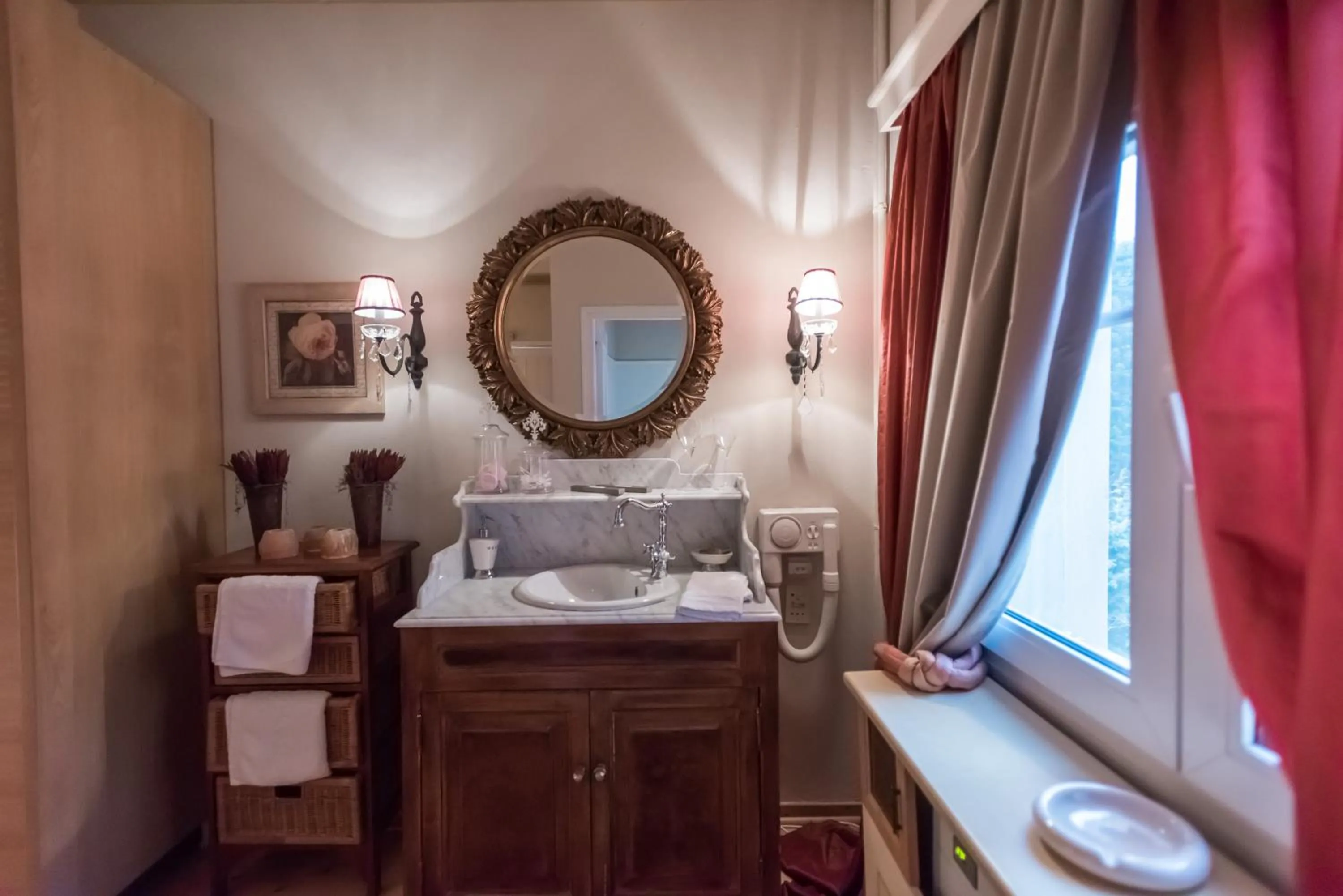 Bathroom, Bed in Anerada inn Suites & Spa - Pet Friendly