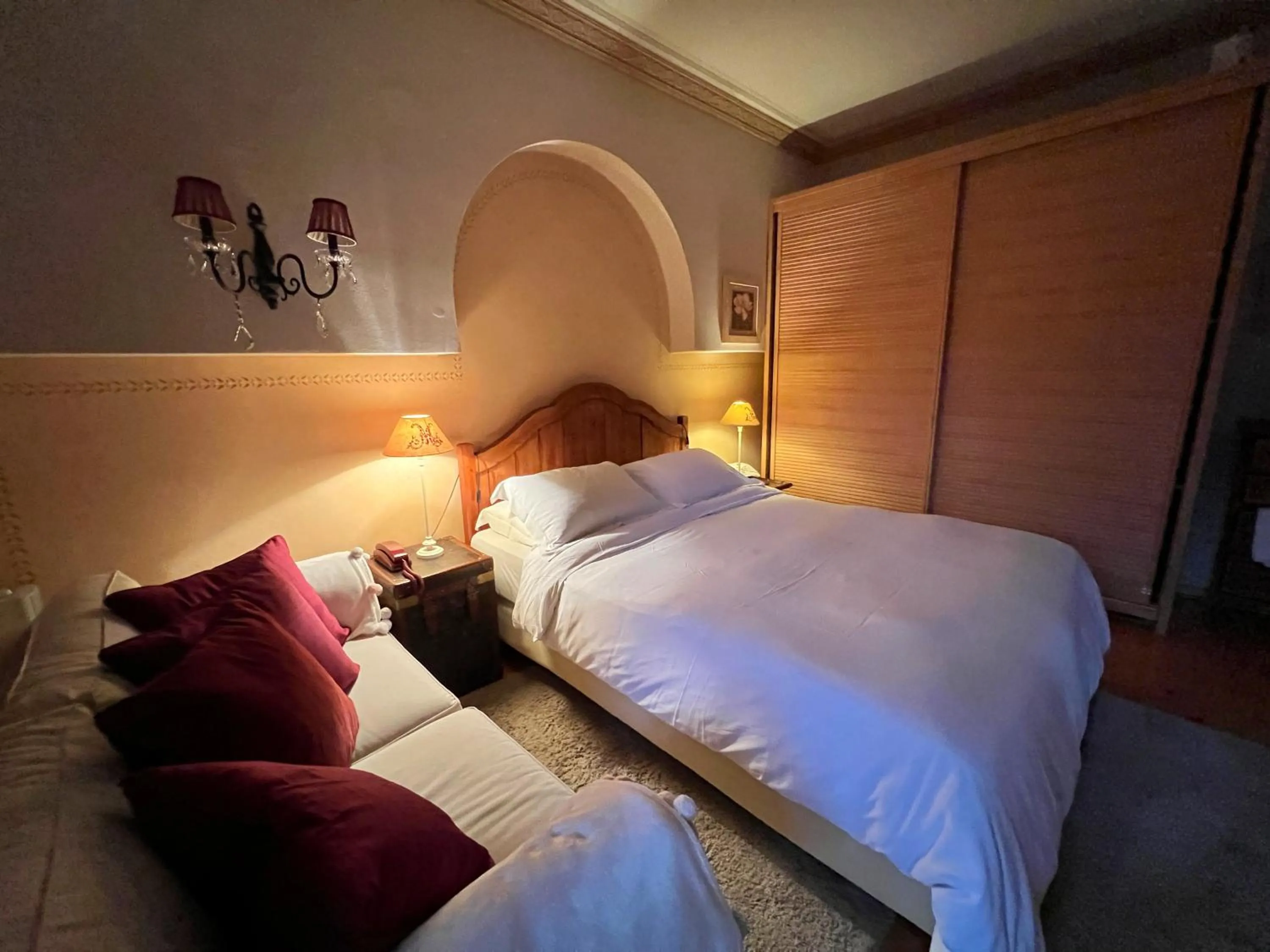 Bed in Anerada inn Suites & Spa - Pet Friendly
