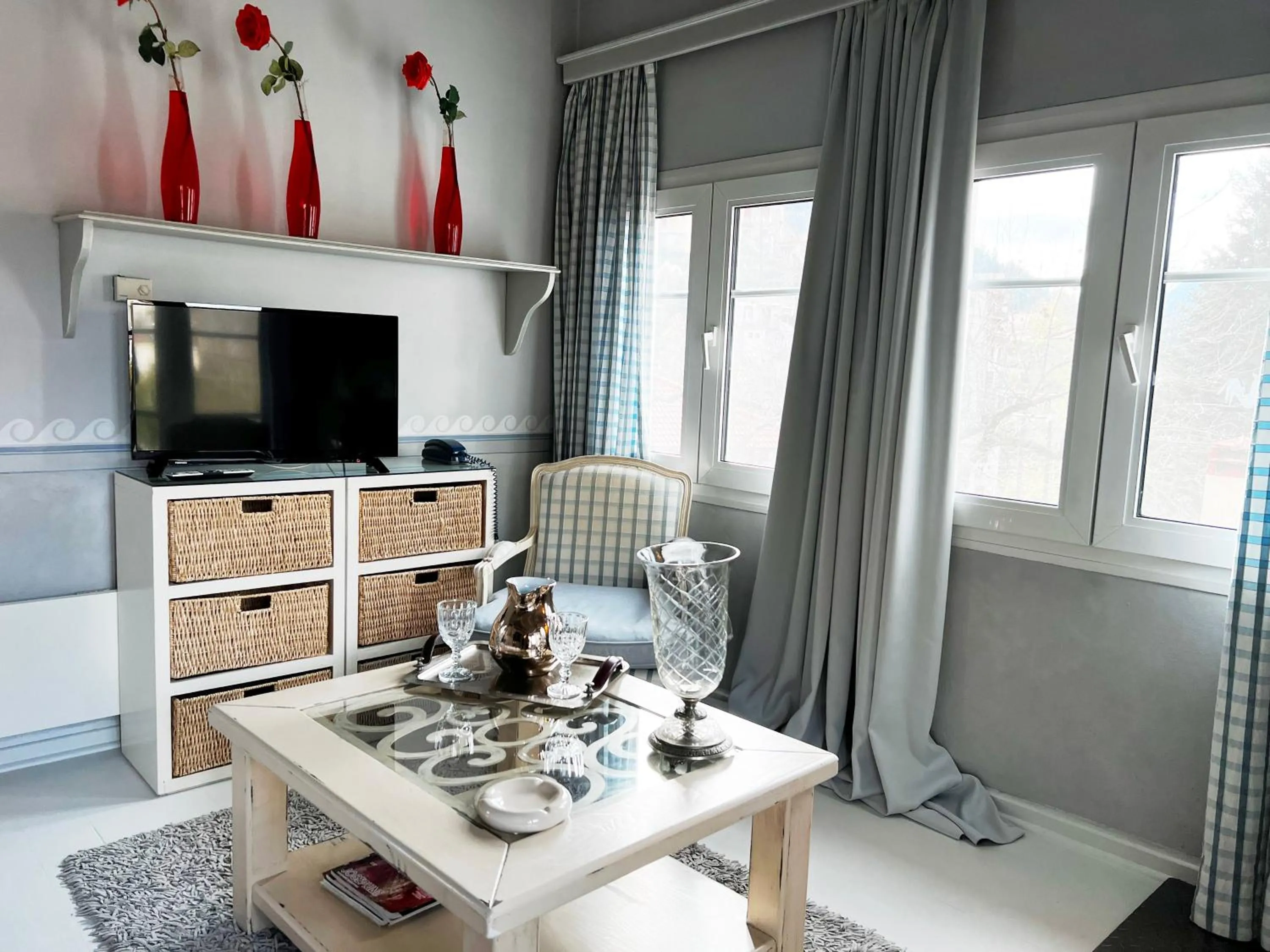 TV and multimedia in Anerada inn Suites & Spa - Pet Friendly