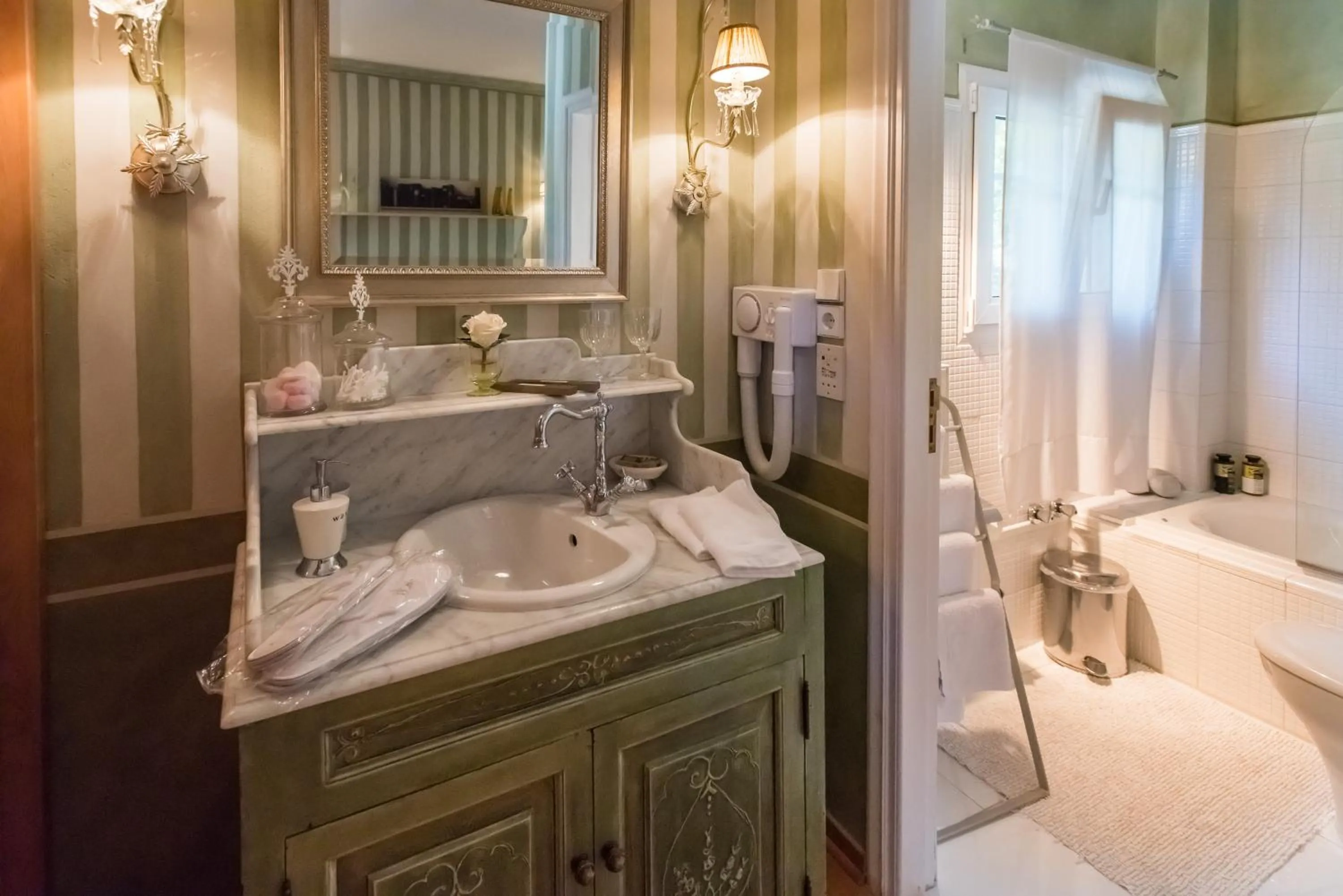 Shower in Anerada inn Suites & Spa - Pet Friendly