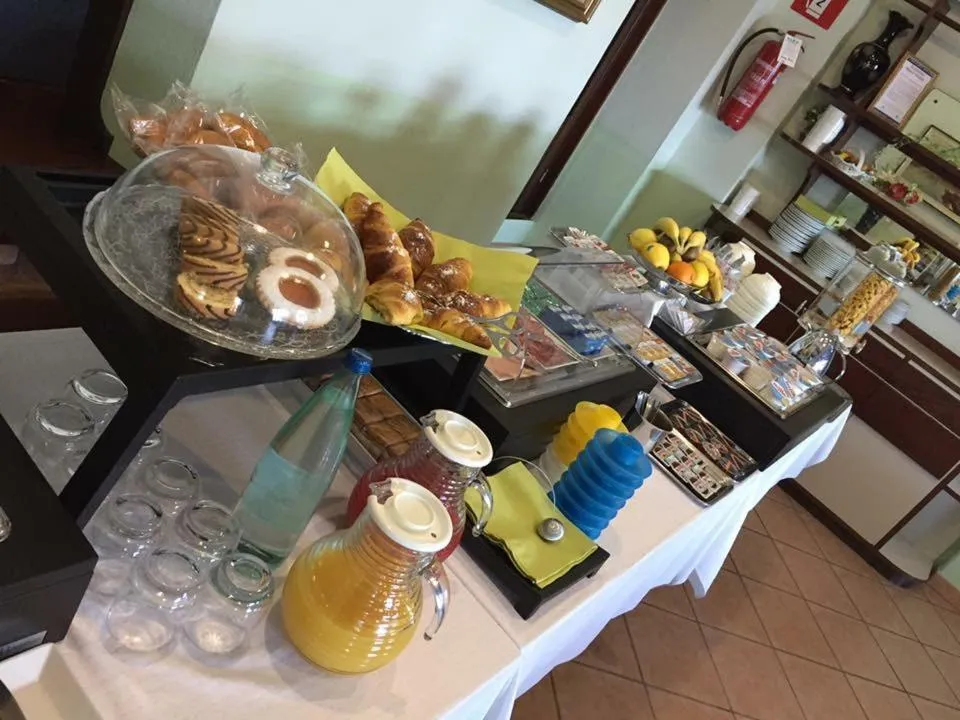 Continental breakfast in Albergo Riva