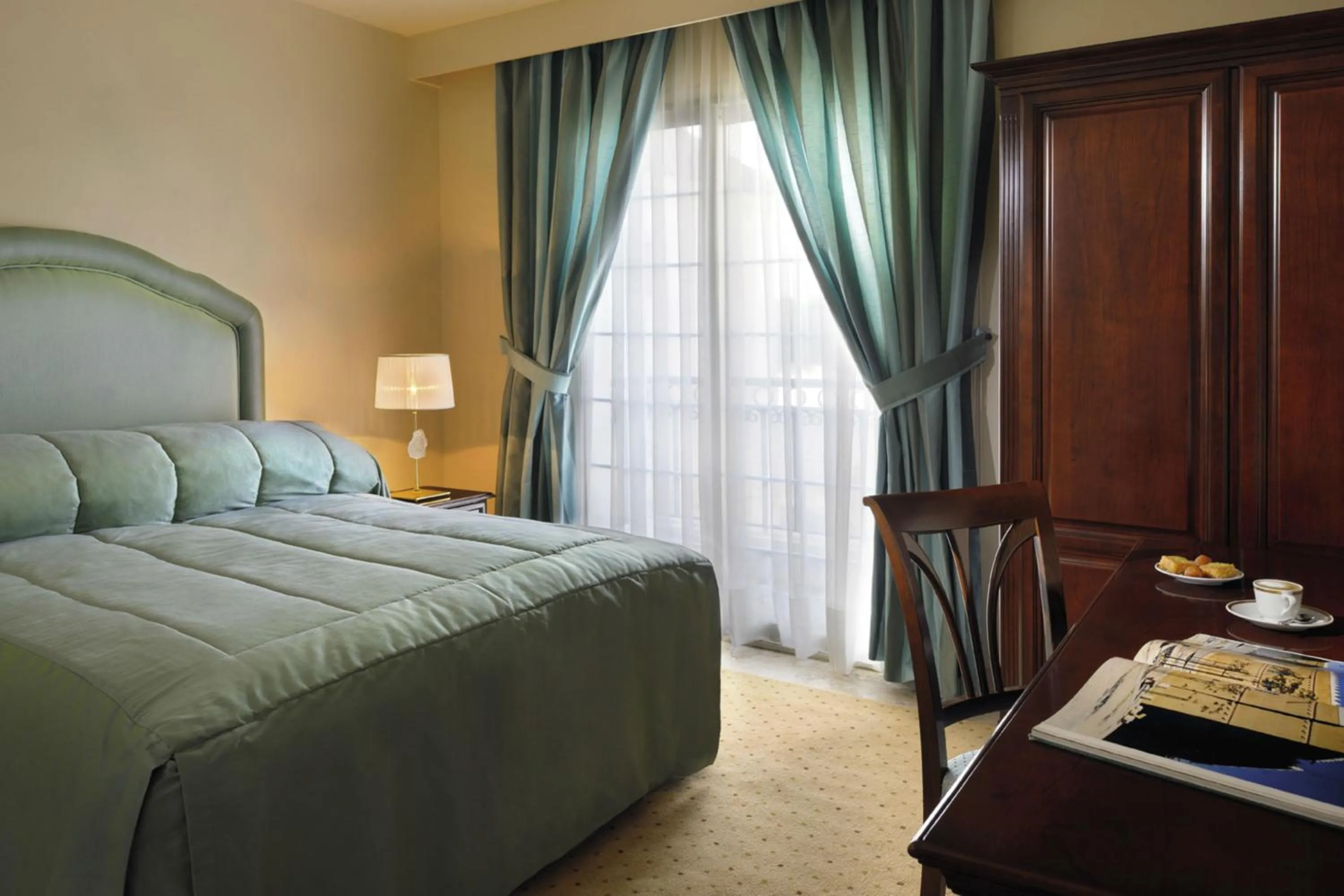 Bed in Mövenpick Beach Resort Al Khobar