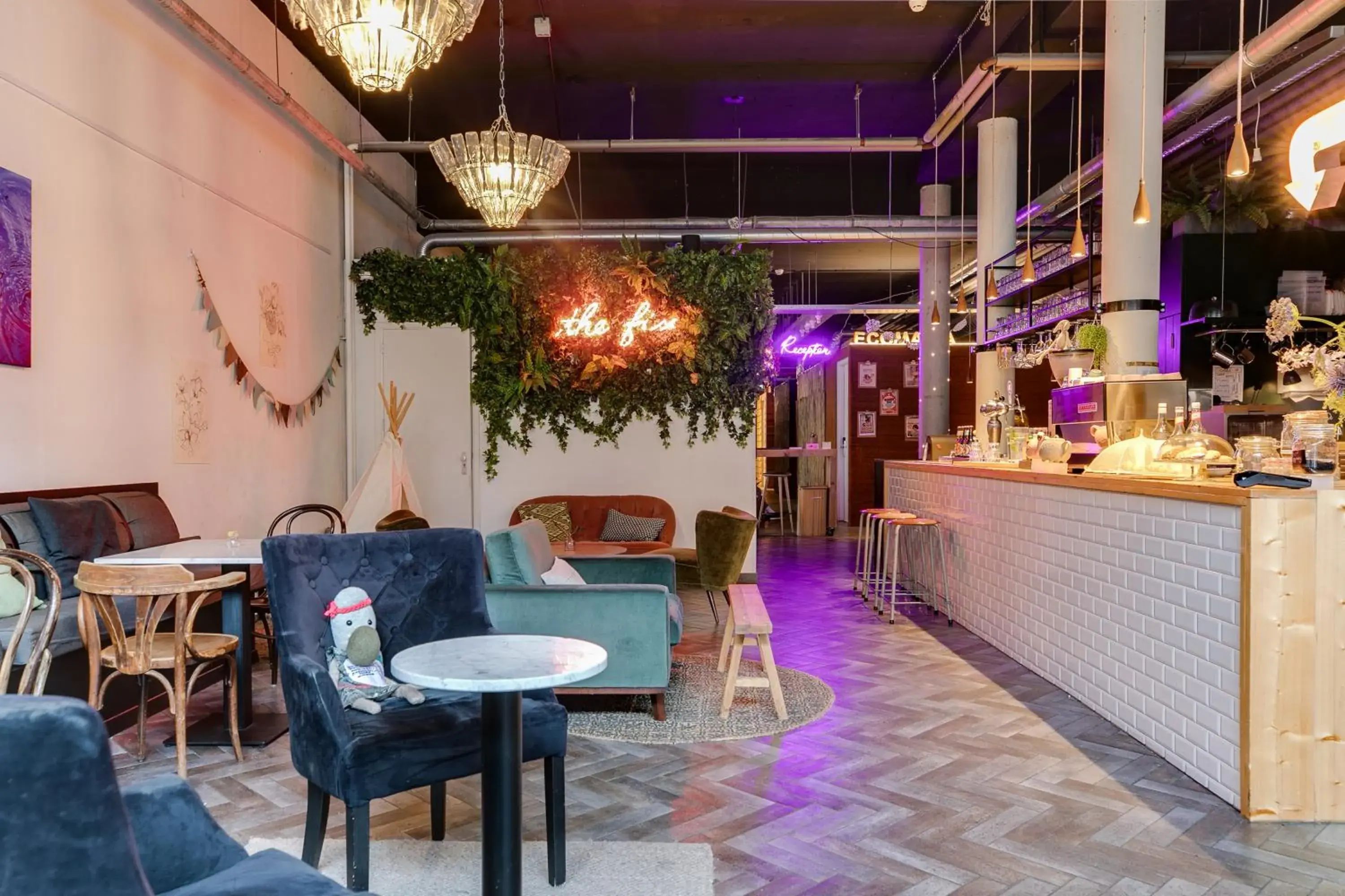 Lounge or bar in ClinkMama Lounge or bar in ClinkMama