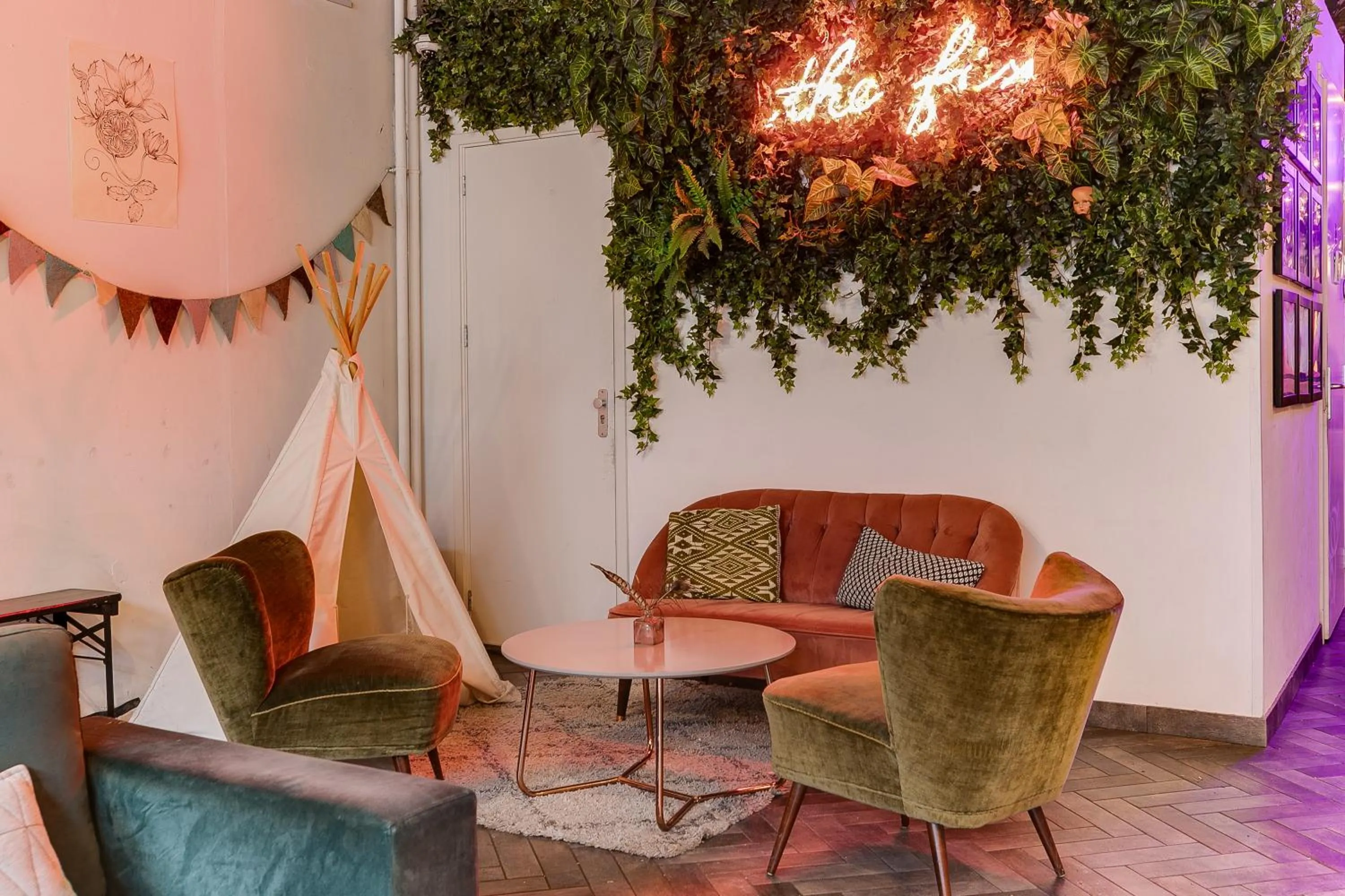 Seating area in ClinkMama