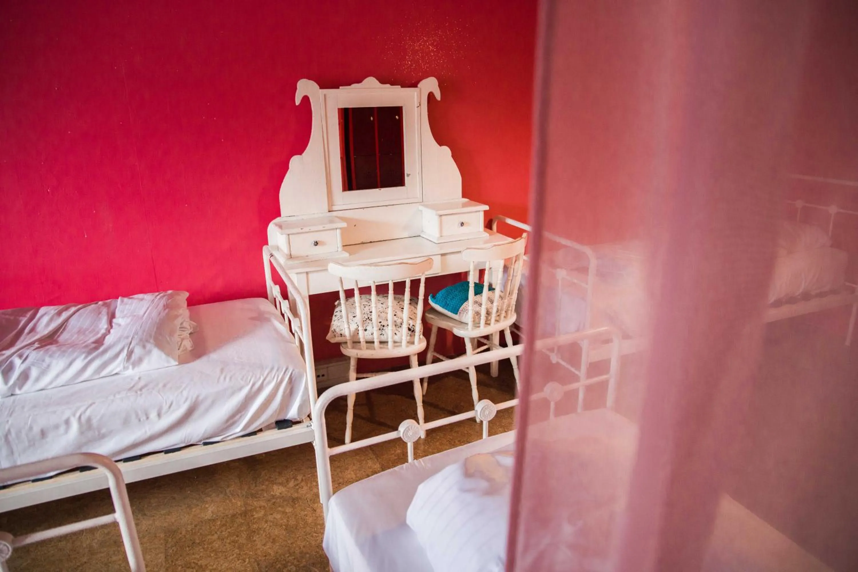 Photo of the whole room, Bed in ClinkMama