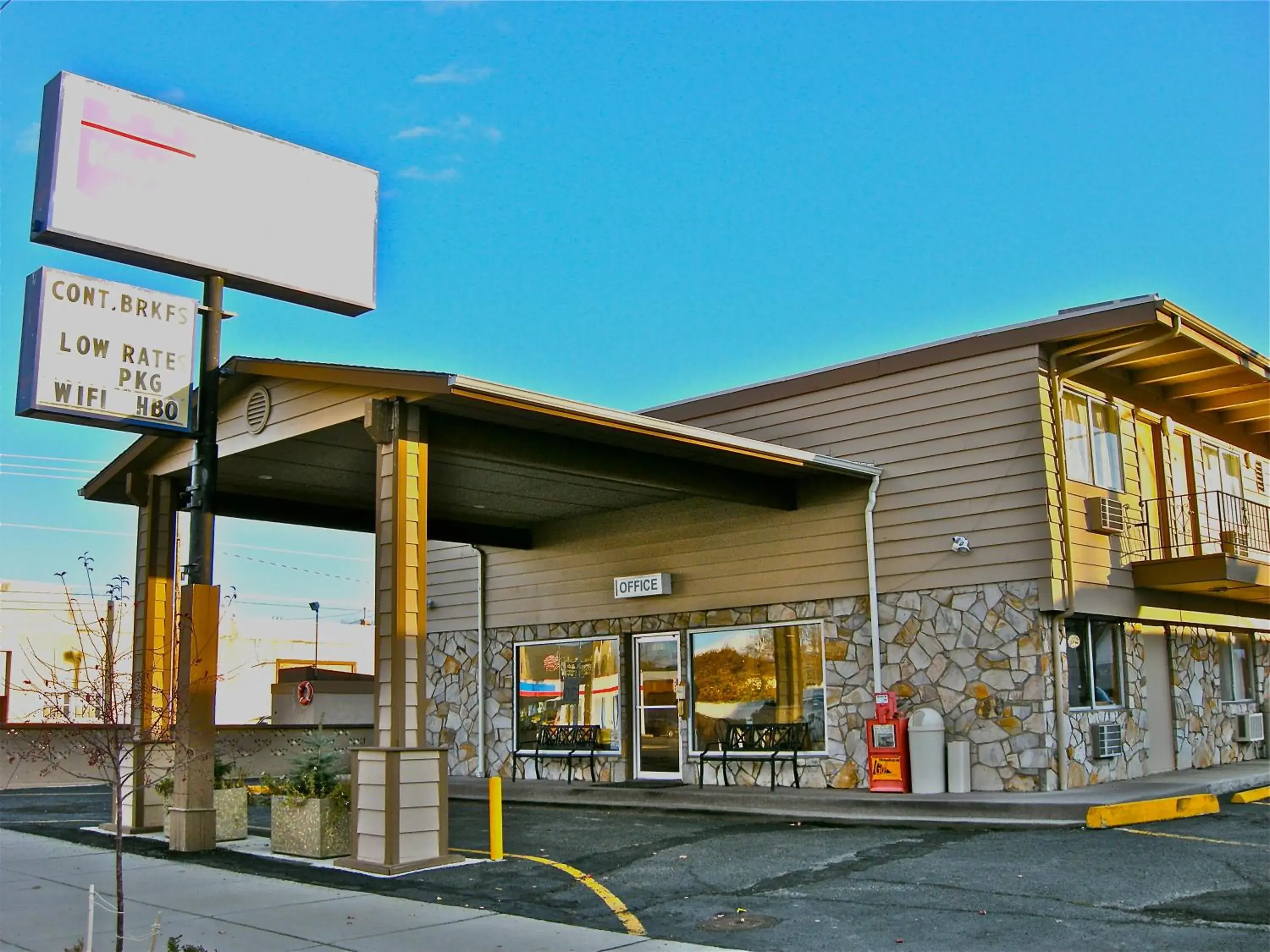 Facade/entrance in Knights Inn - Baker City Facade/entrance in Knights Inn - Baker City