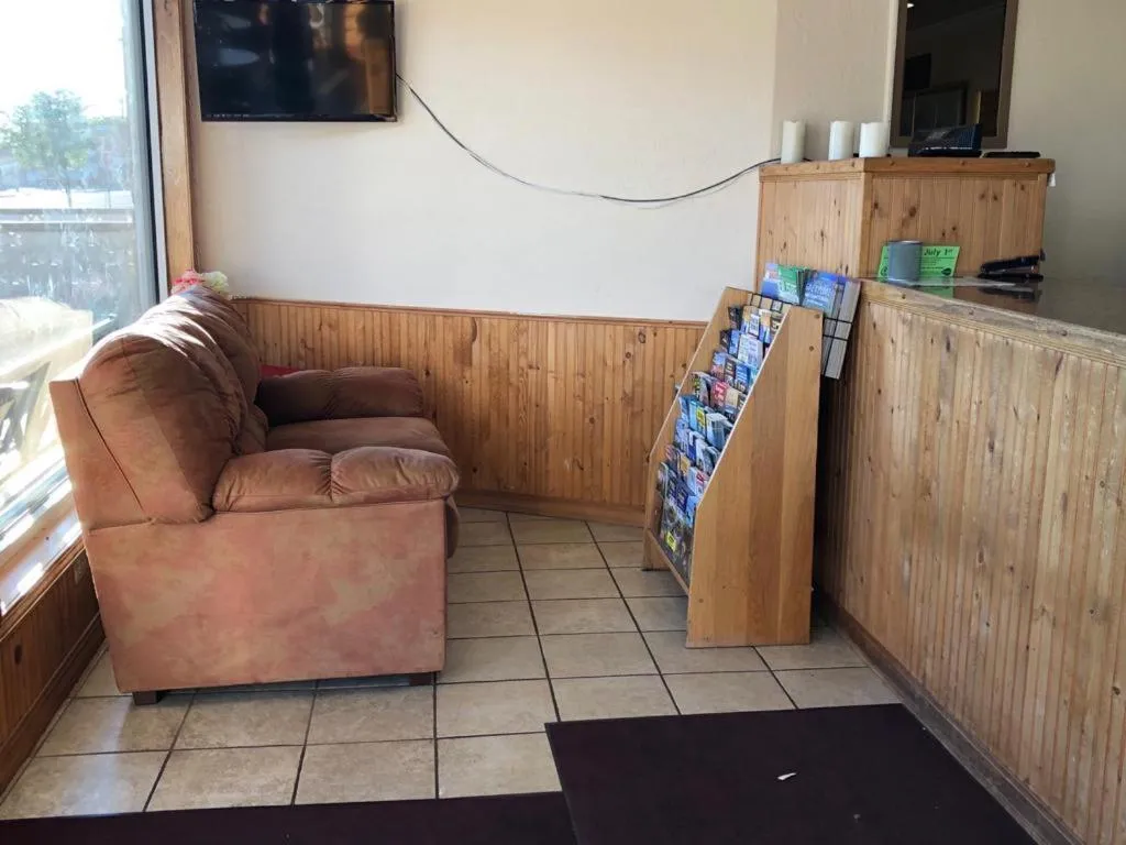 Knights Inn - Baker City