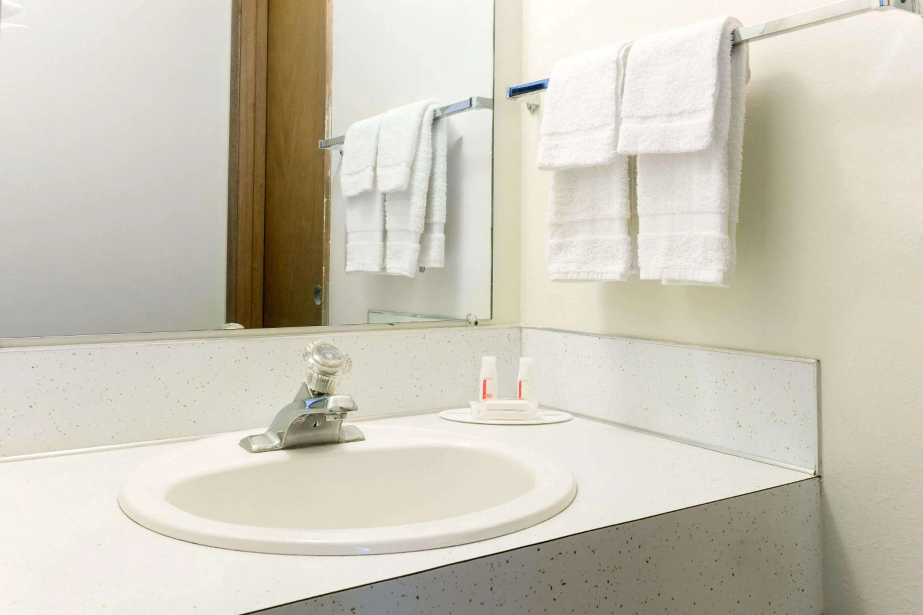 Photo of the whole room in Knights Inn - Baker City