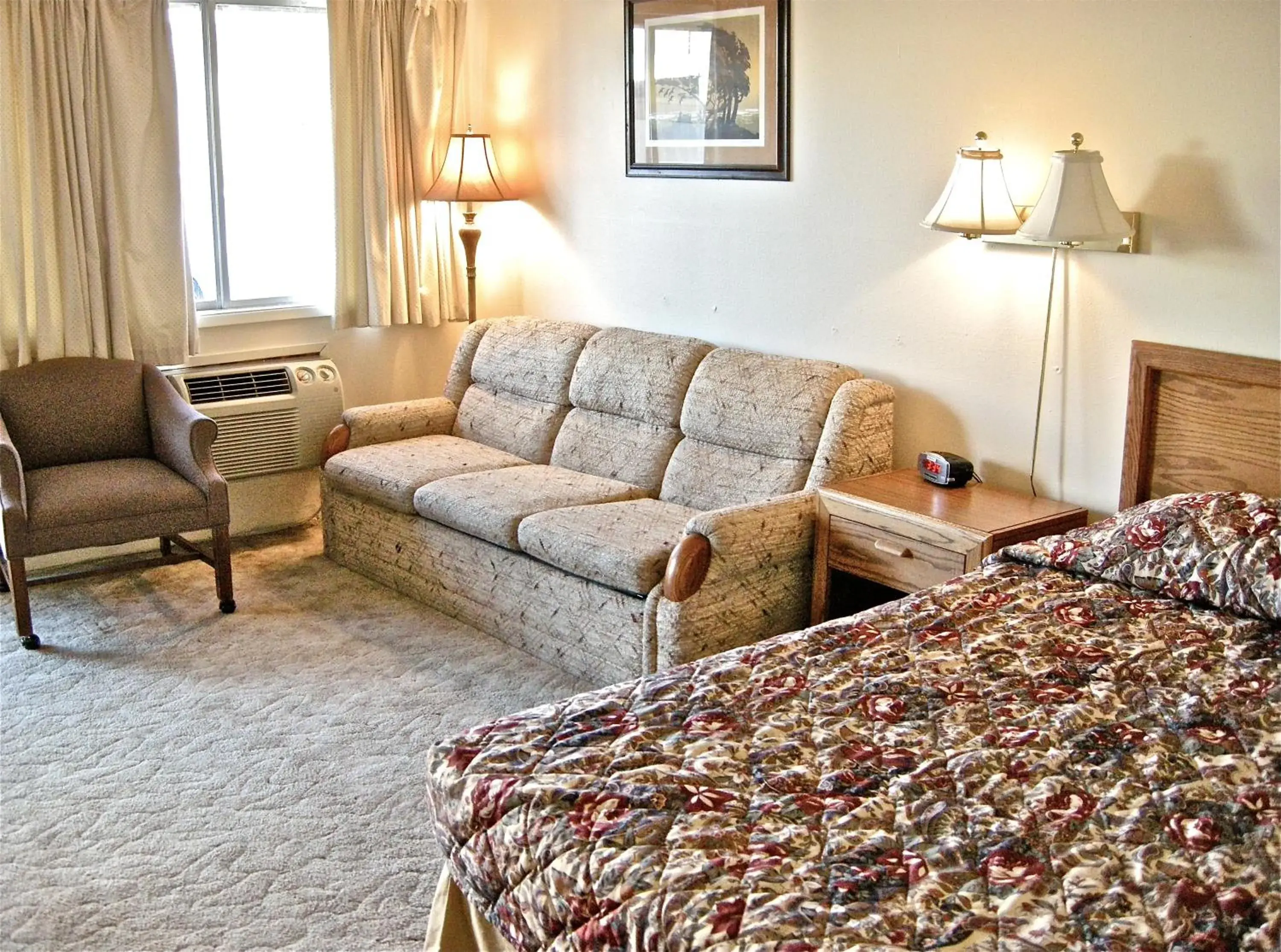 Photo of the whole room, Bed in Knights Inn - Baker City Photo of the whole room, Bed in Knights Inn - Baker City