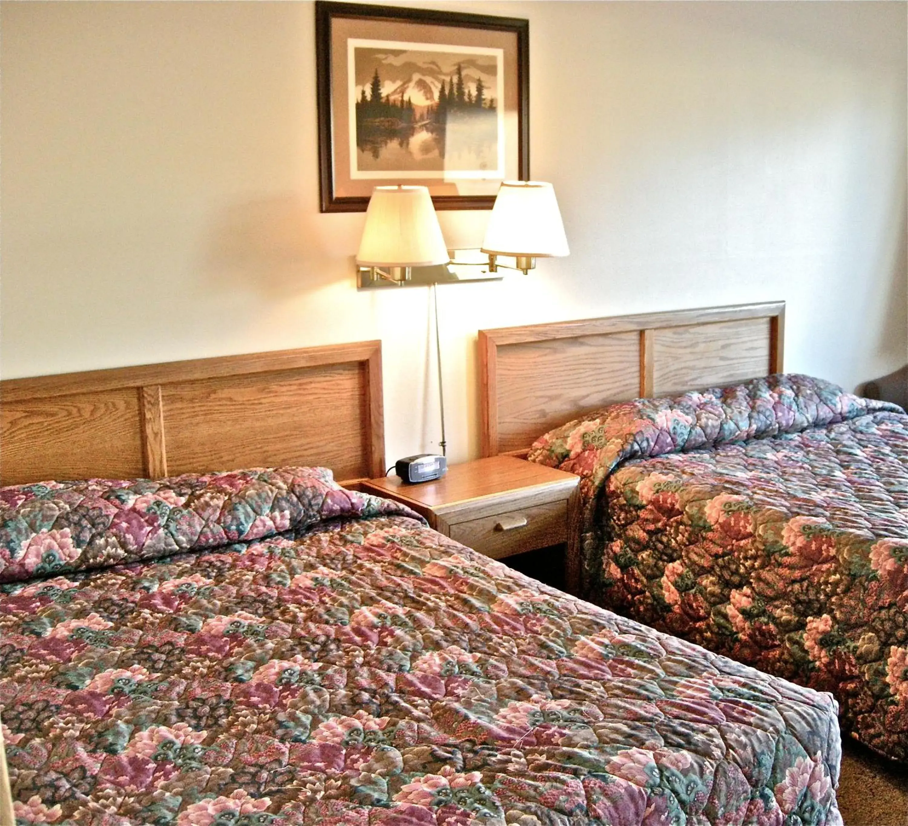 Photo of the whole room, Bed in Knights Inn - Baker City Photo of the whole room, Bed in Knights Inn - Baker City